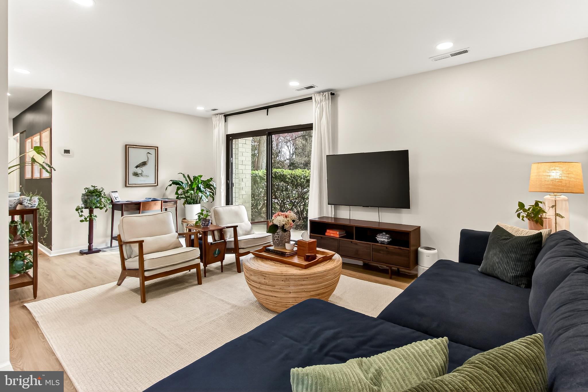 WOODLAKE TOWERS - Residential