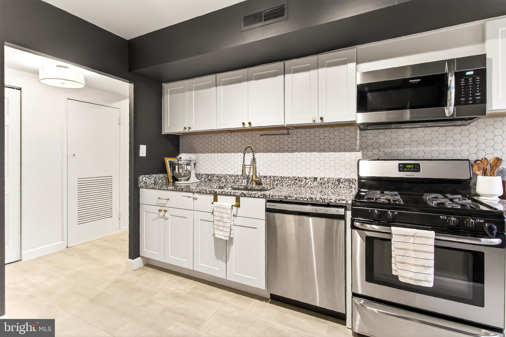 WOODLAKE TOWERS - Residential