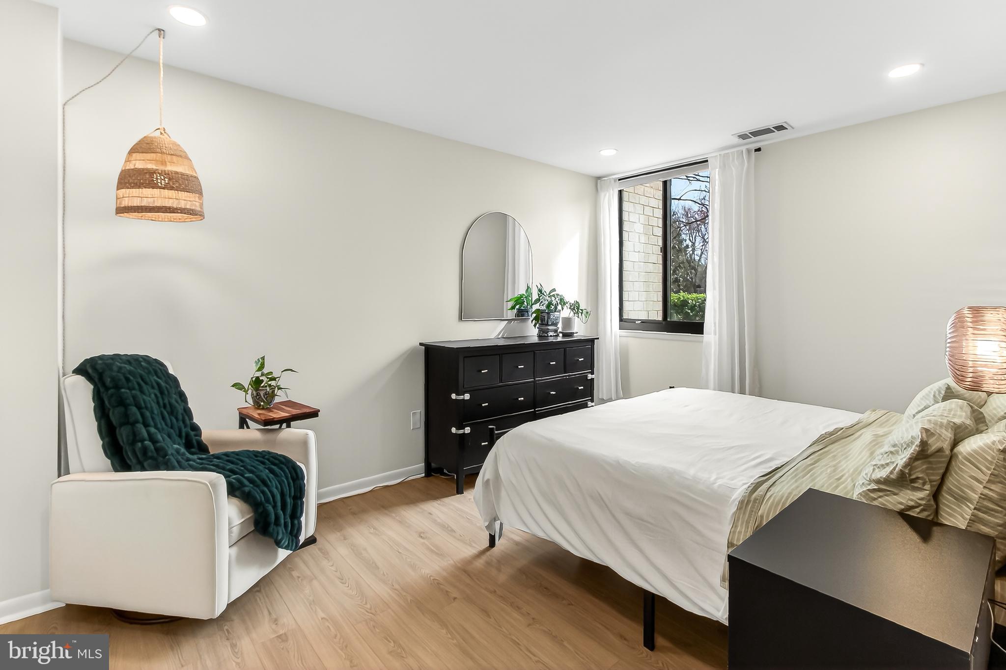 WOODLAKE TOWERS - Residential