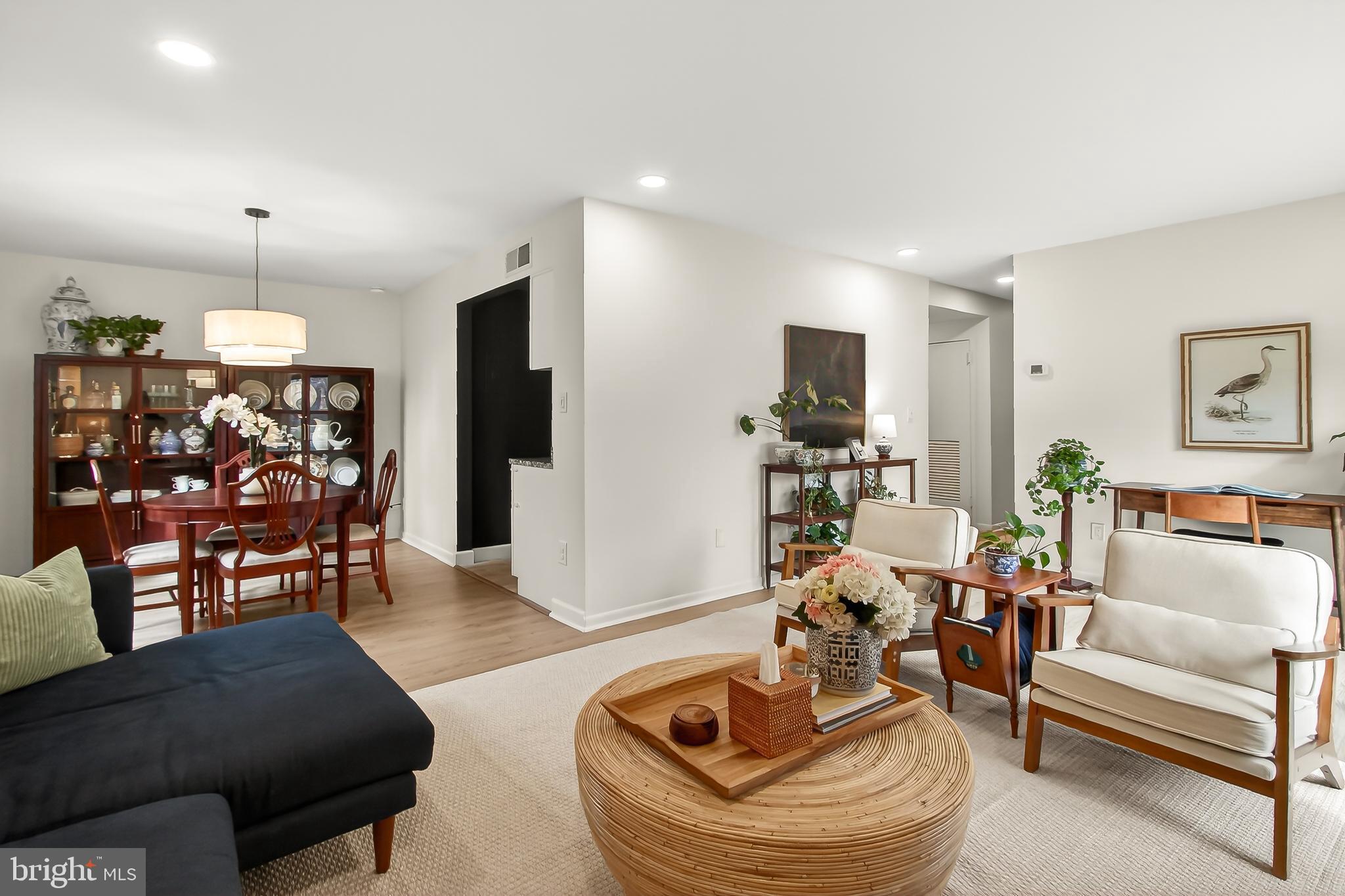 WOODLAKE TOWERS - Residential