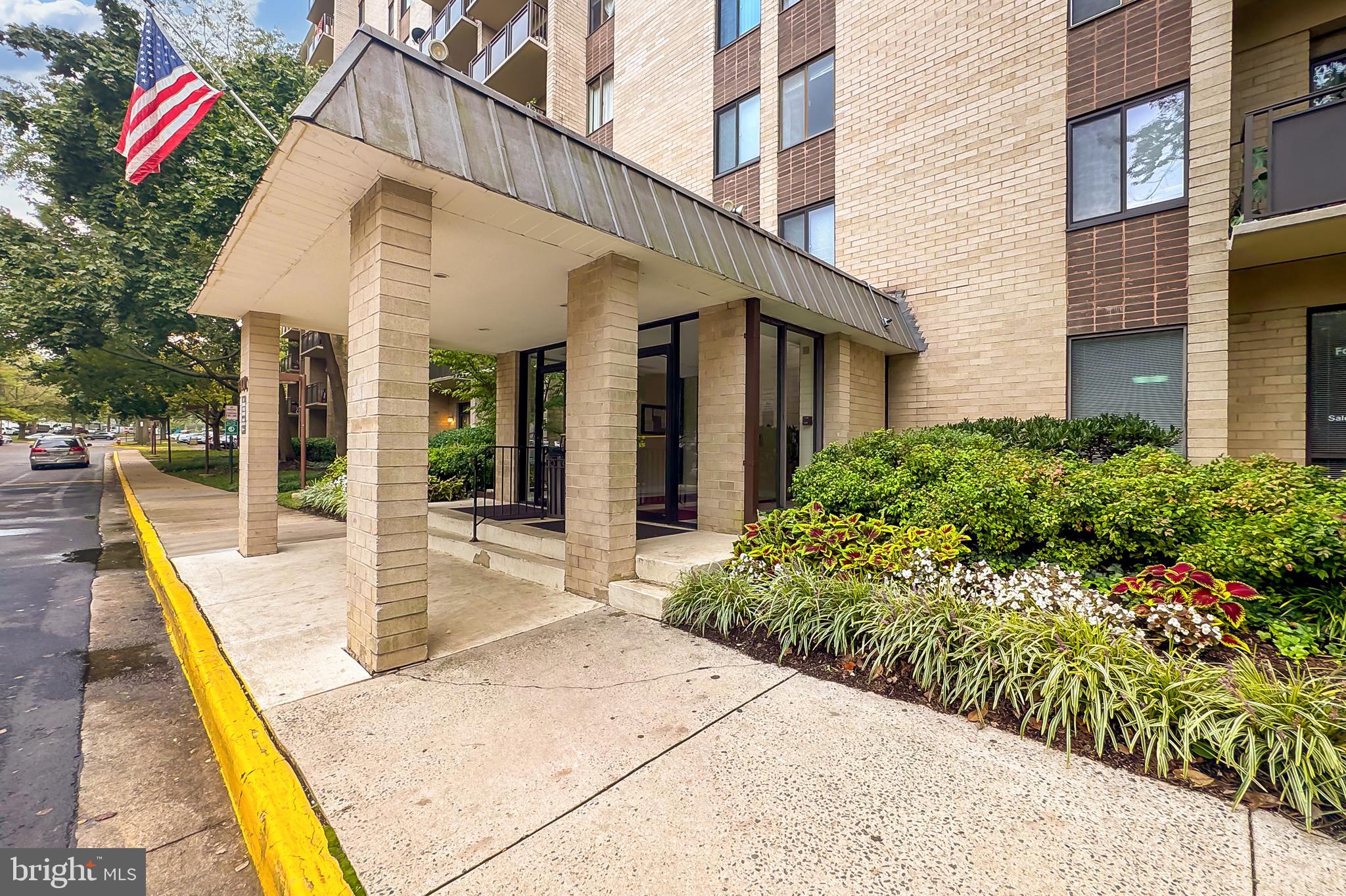 WOODLAKE TOWERS - Residential