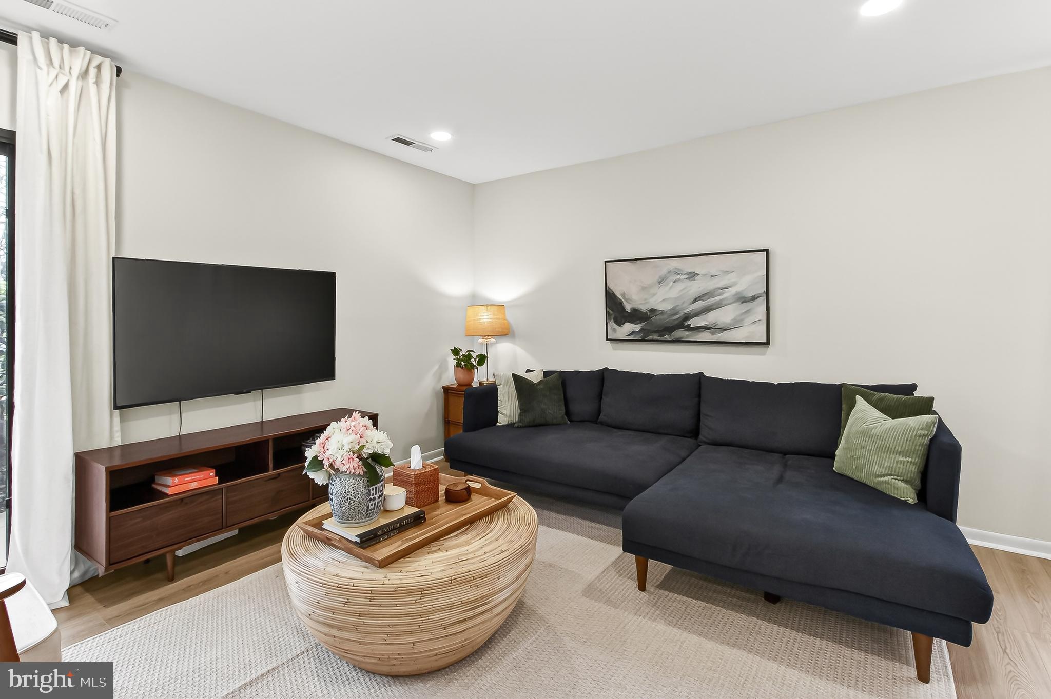 WOODLAKE TOWERS - Residential