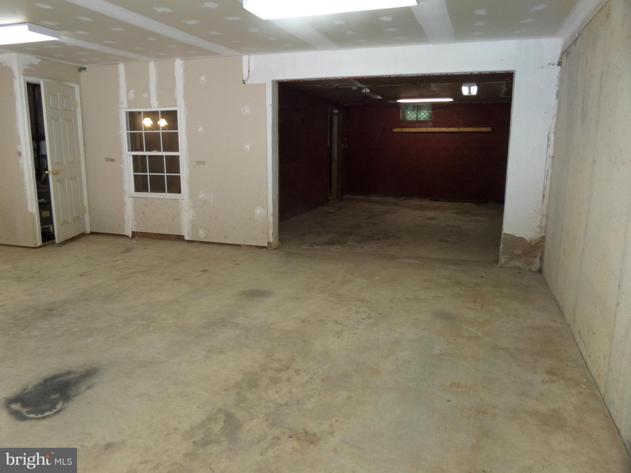 LOCUST HILL - Residential