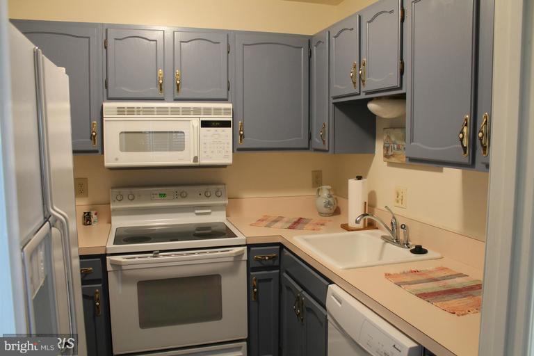 MOSBY SQUARE - Residential Lease