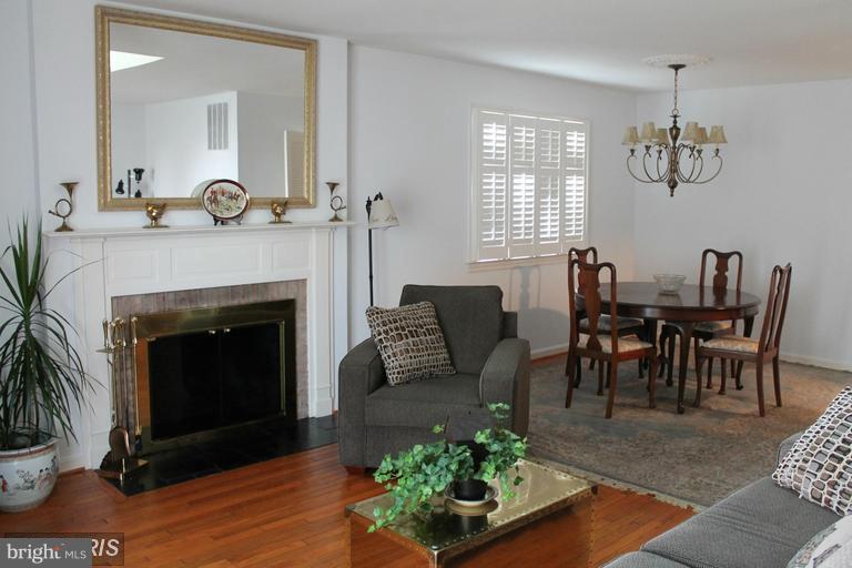 MOSBY SQUARE - Residential Lease