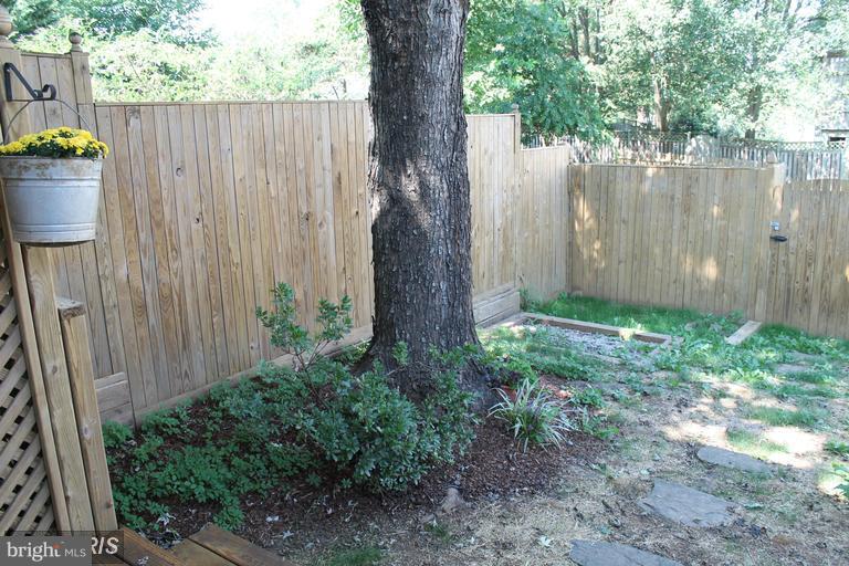 MOSBY SQUARE - Residential Lease