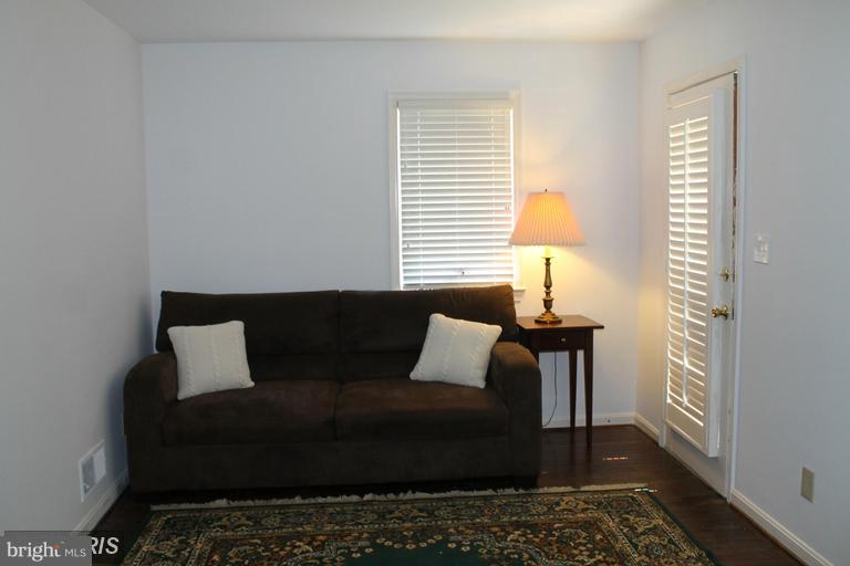 MOSBY SQUARE - Residential Lease