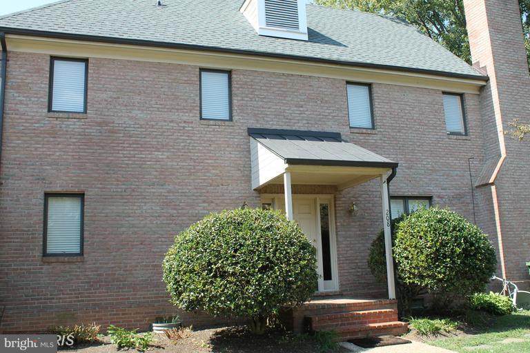 MOSBY SQUARE - Residential Lease