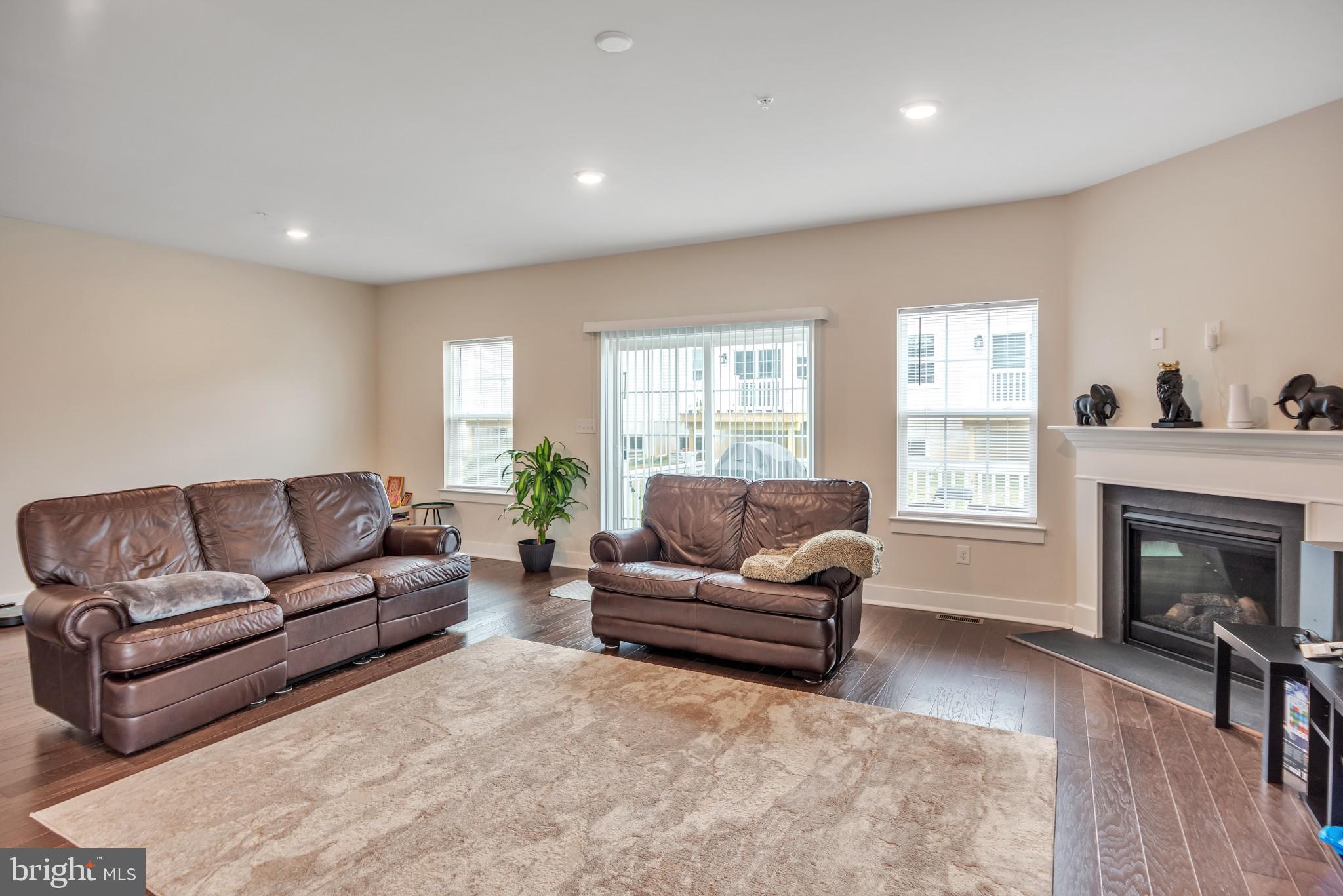 137 LIVINGSTON LANE