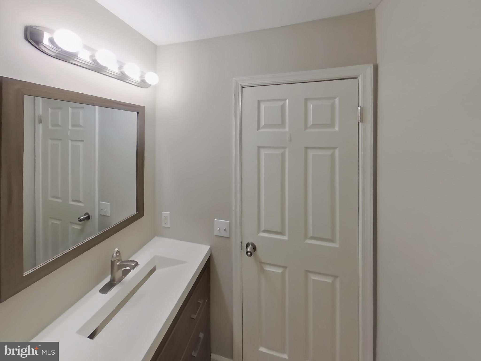 CONSTANT FRIENDSHIP - Residential Lease