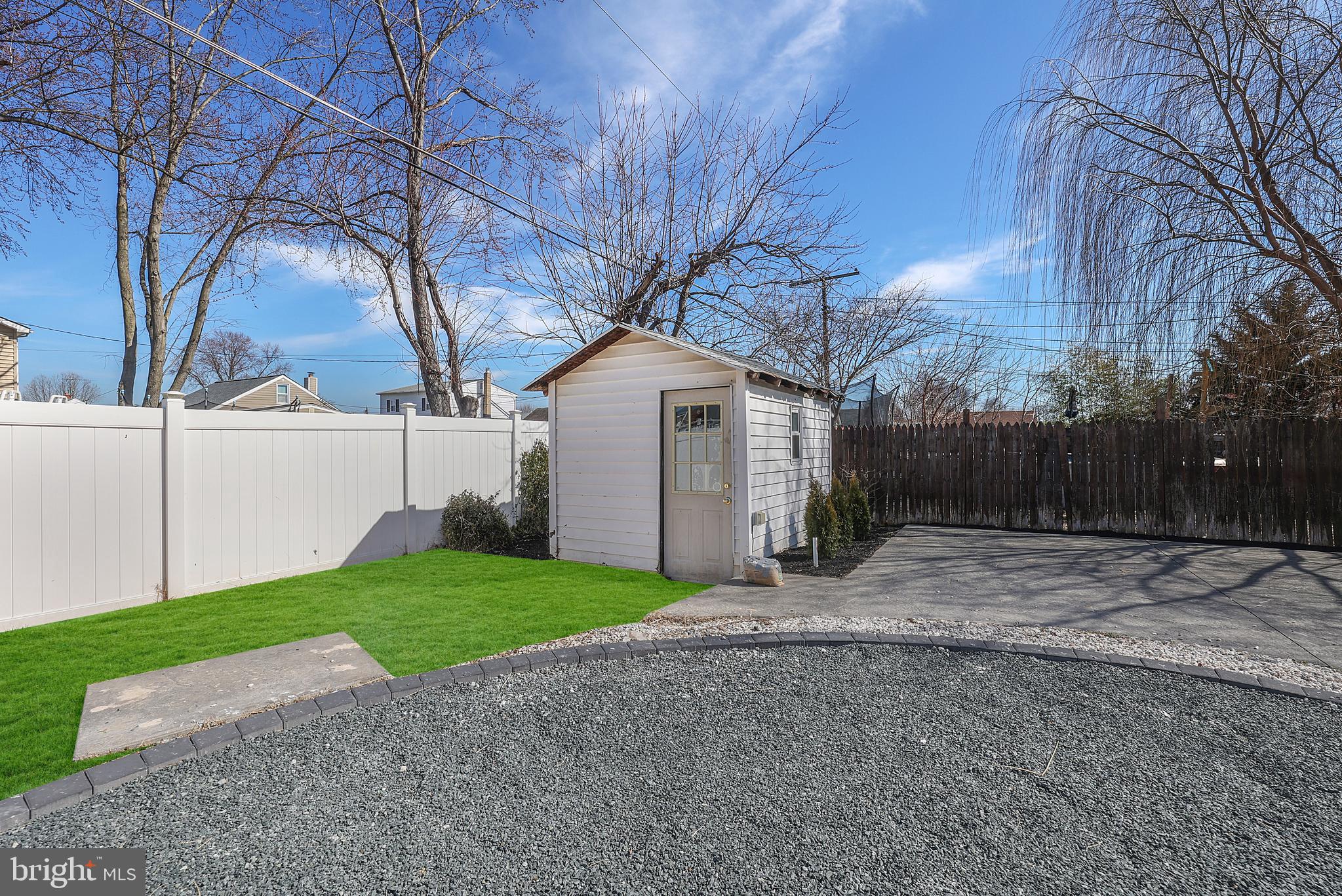 GRAY MANOR - Residential