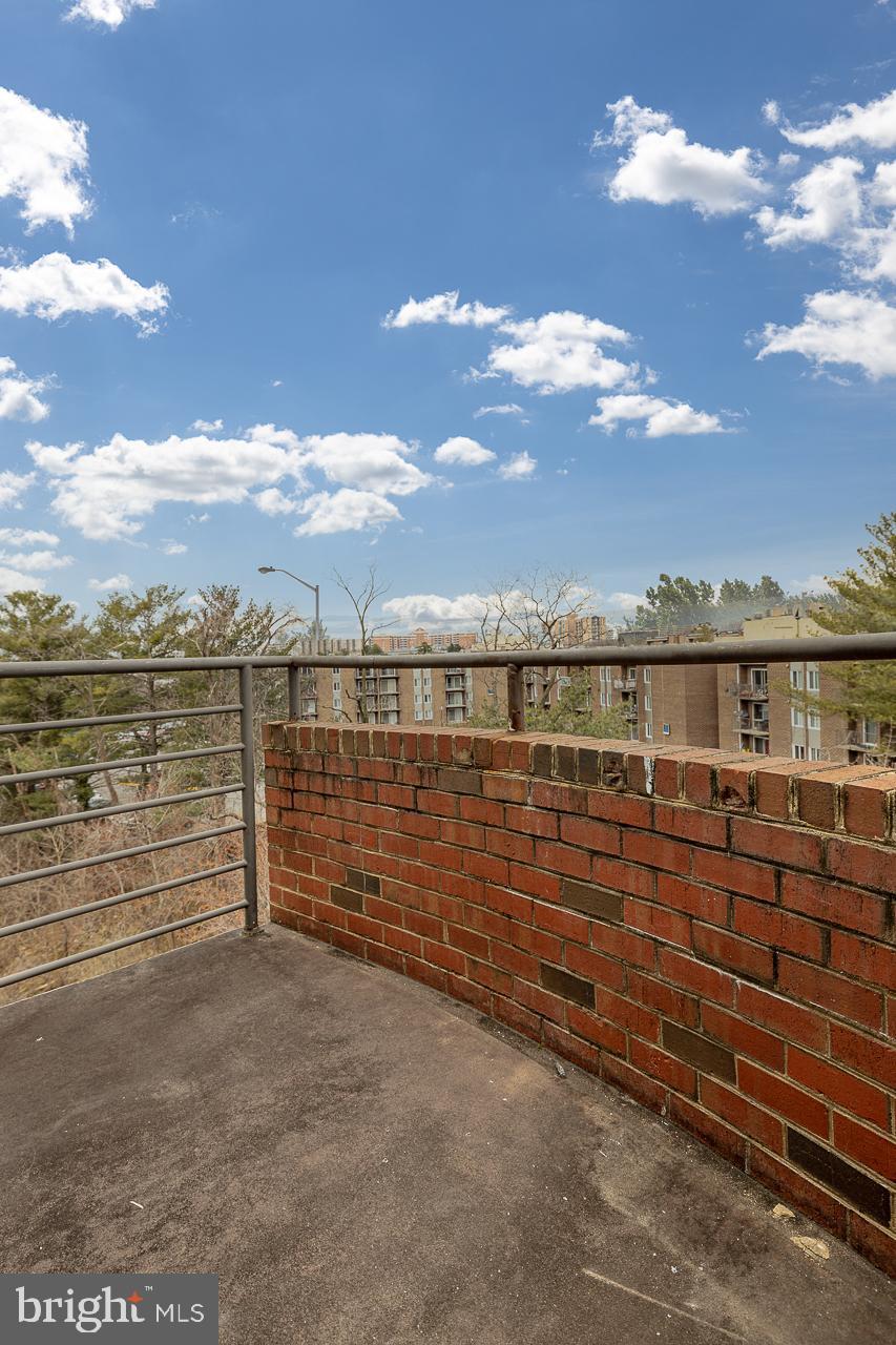 THE LOFTS - Residential Lease