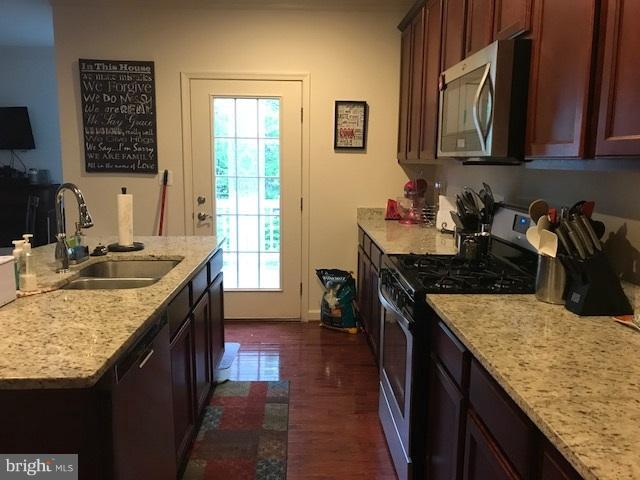 CREEKSTONE VILLAGE - Residential Lease