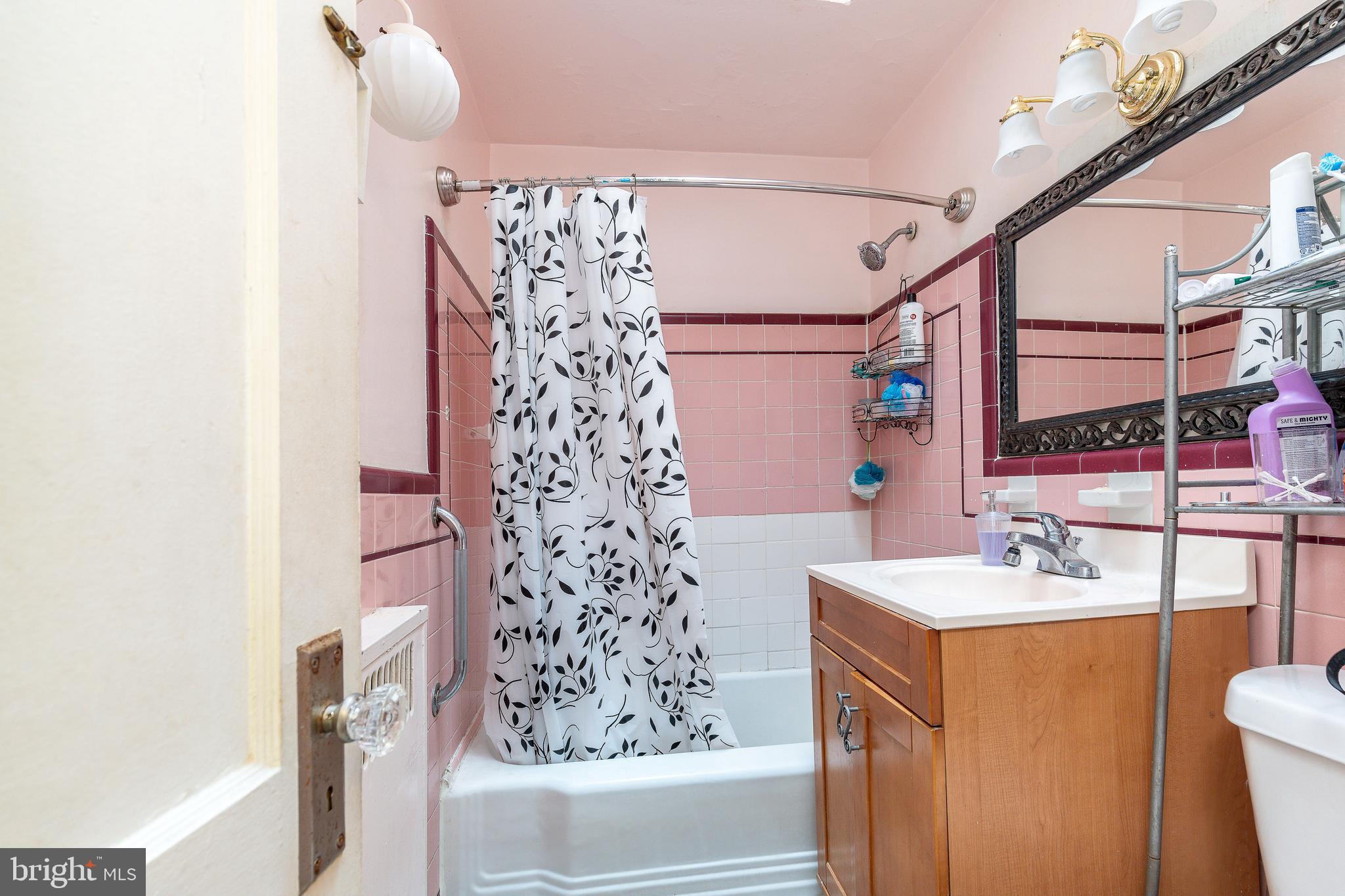 OXFORD CIRCLE - Residential