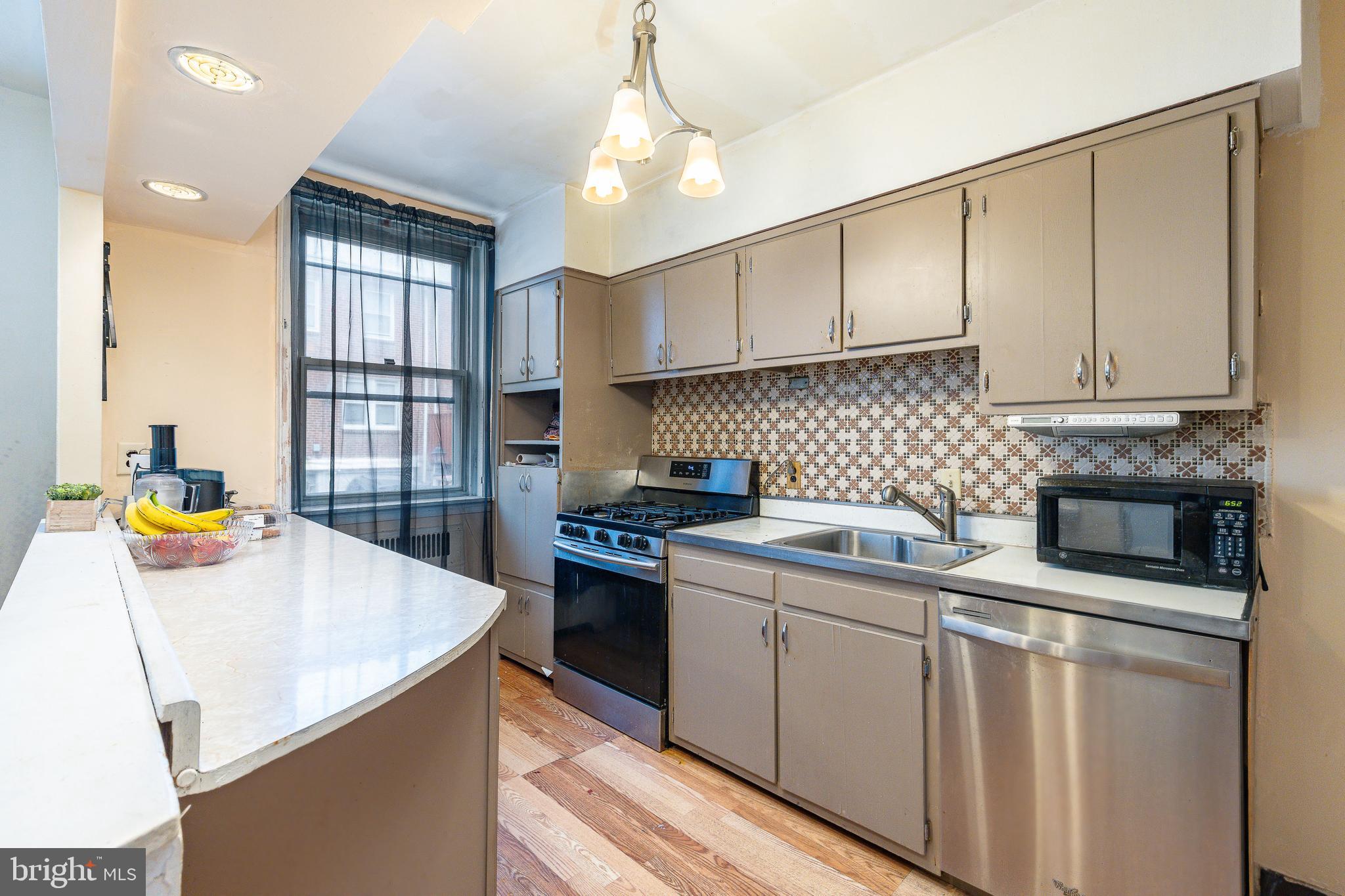 OXFORD CIRCLE - Residential