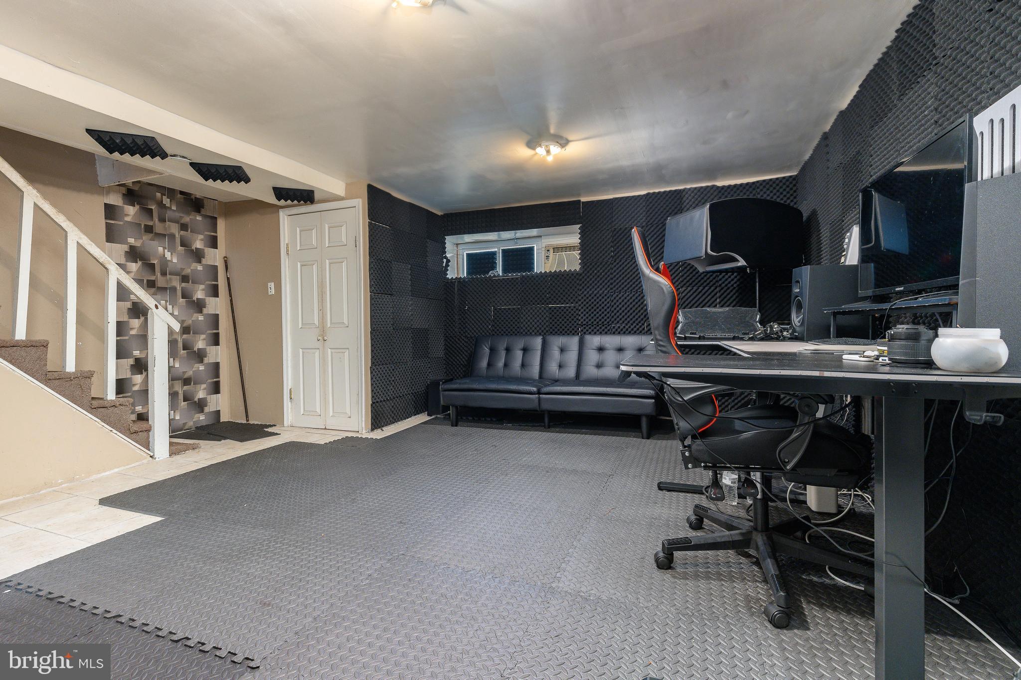 OXFORD CIRCLE - Residential