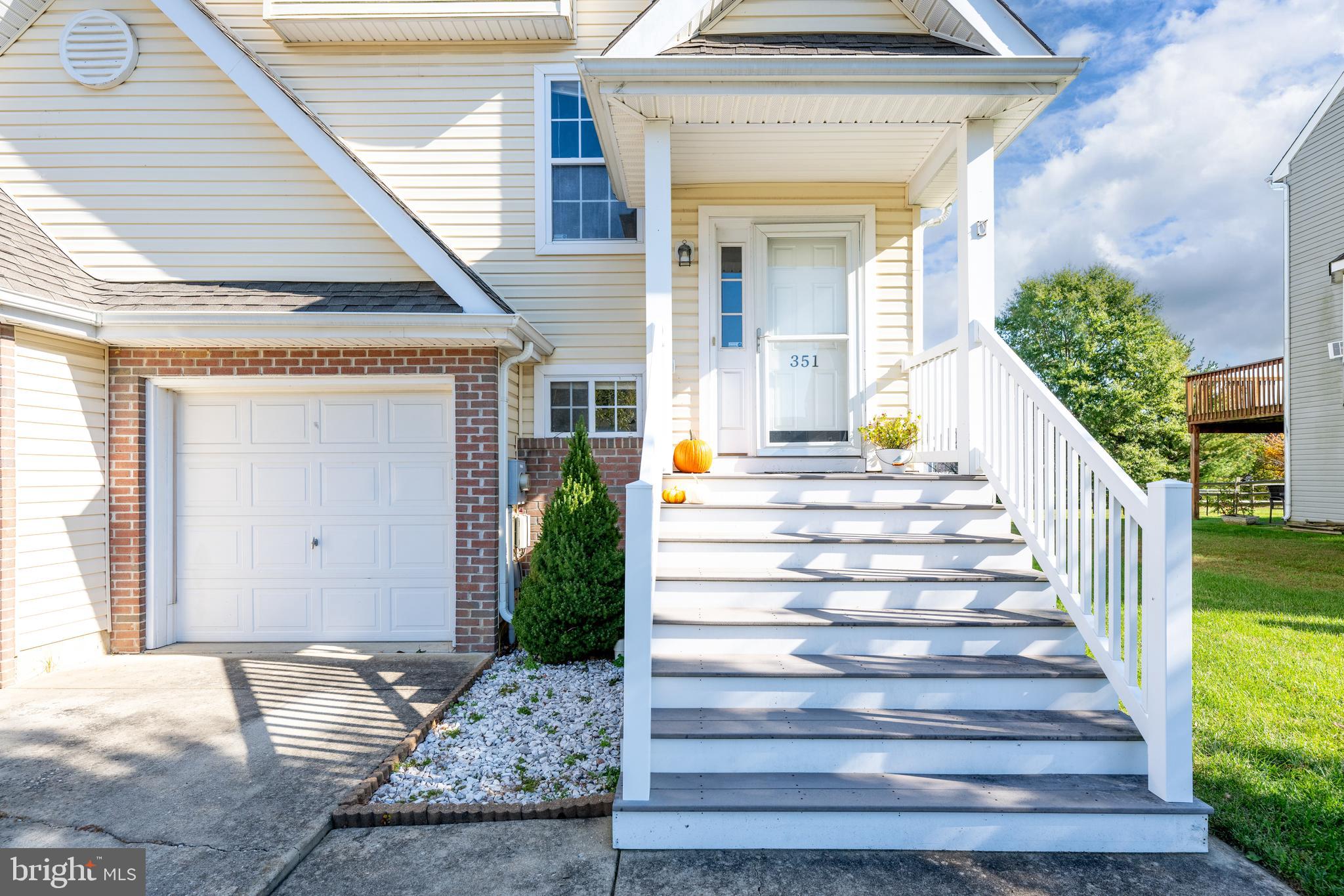 351 PARADEE DRIVE