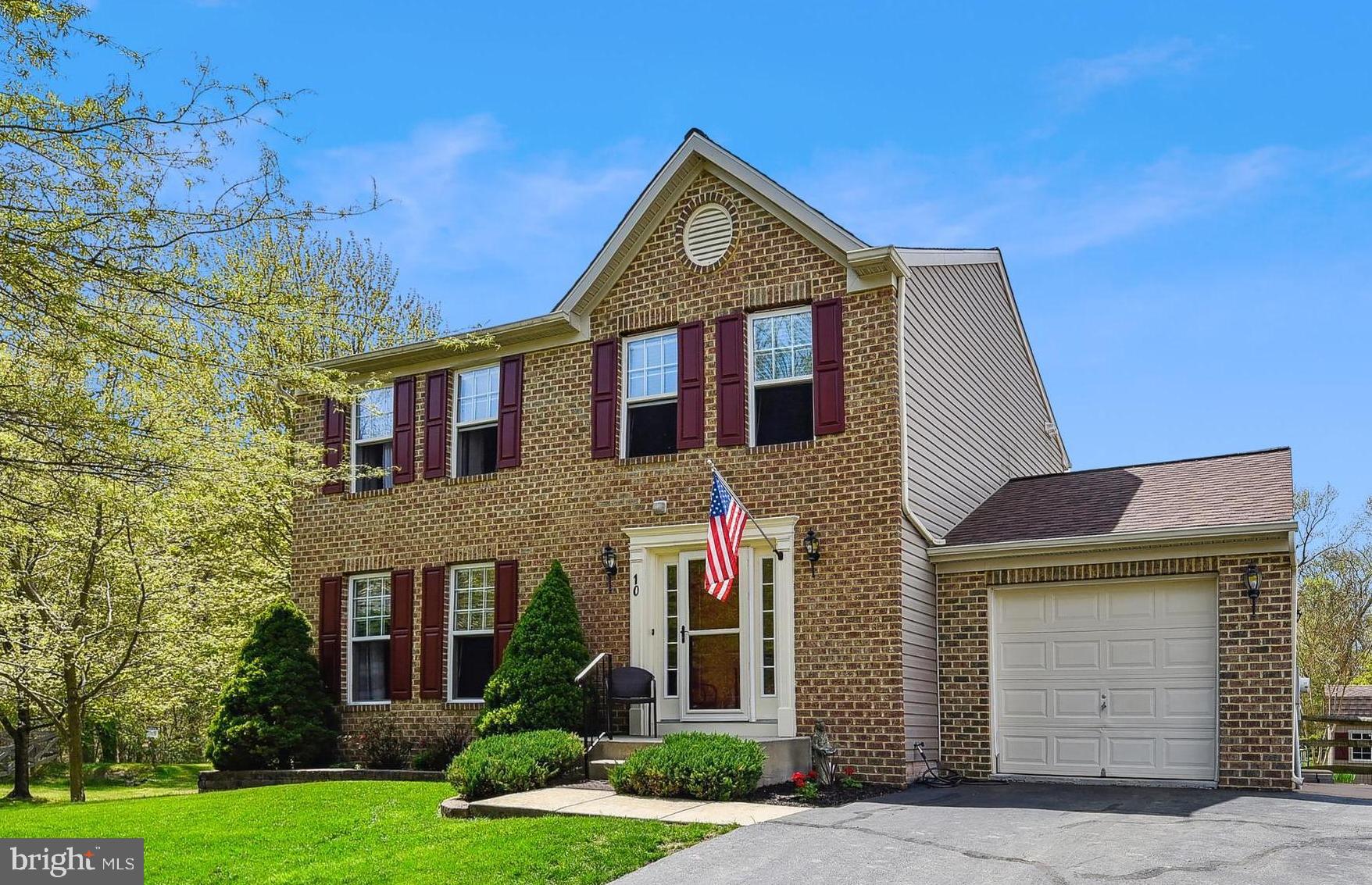 THE COURTS OF MALLORY - Residential