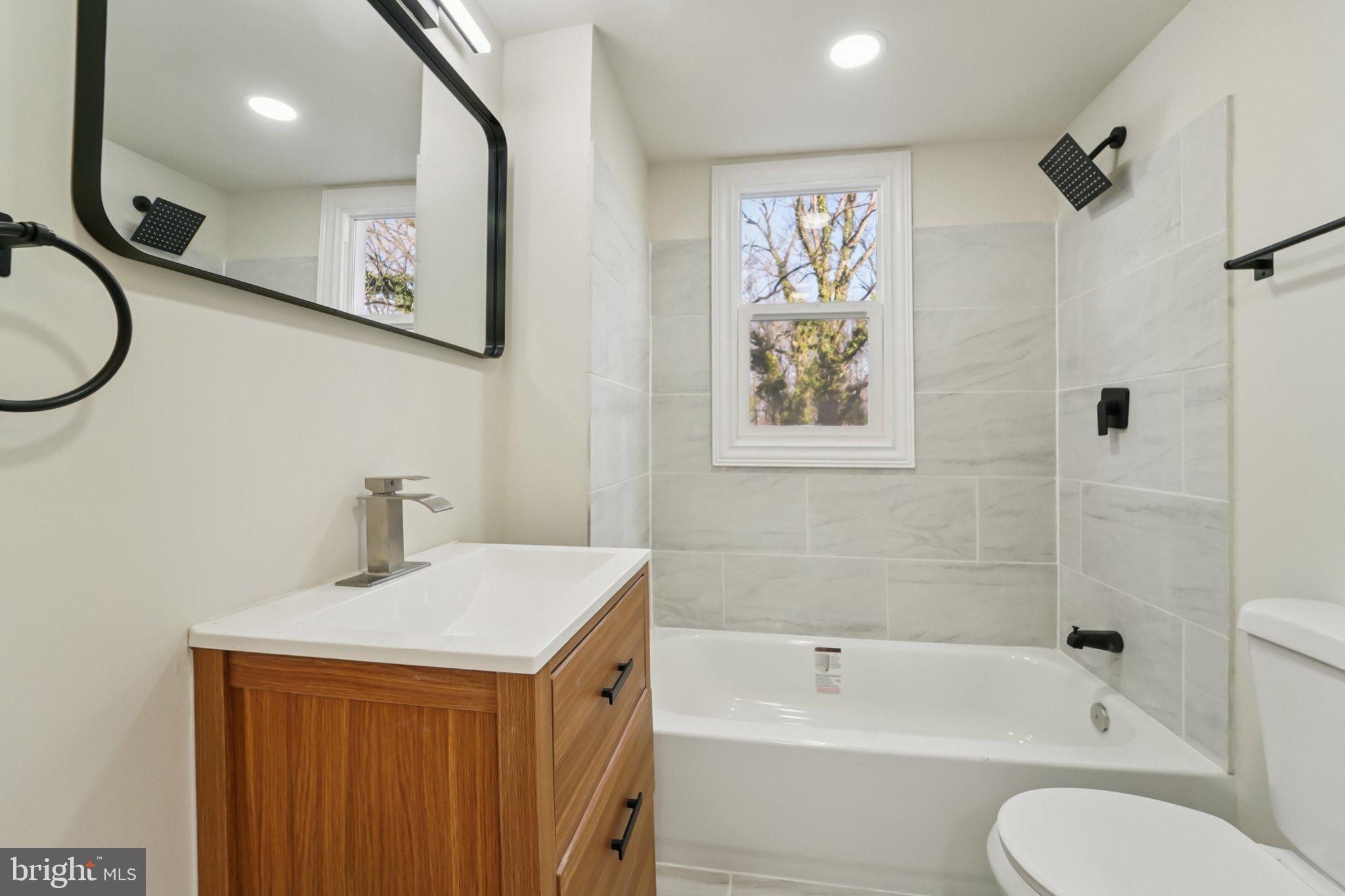 EDGEWOOD PARK - Residential