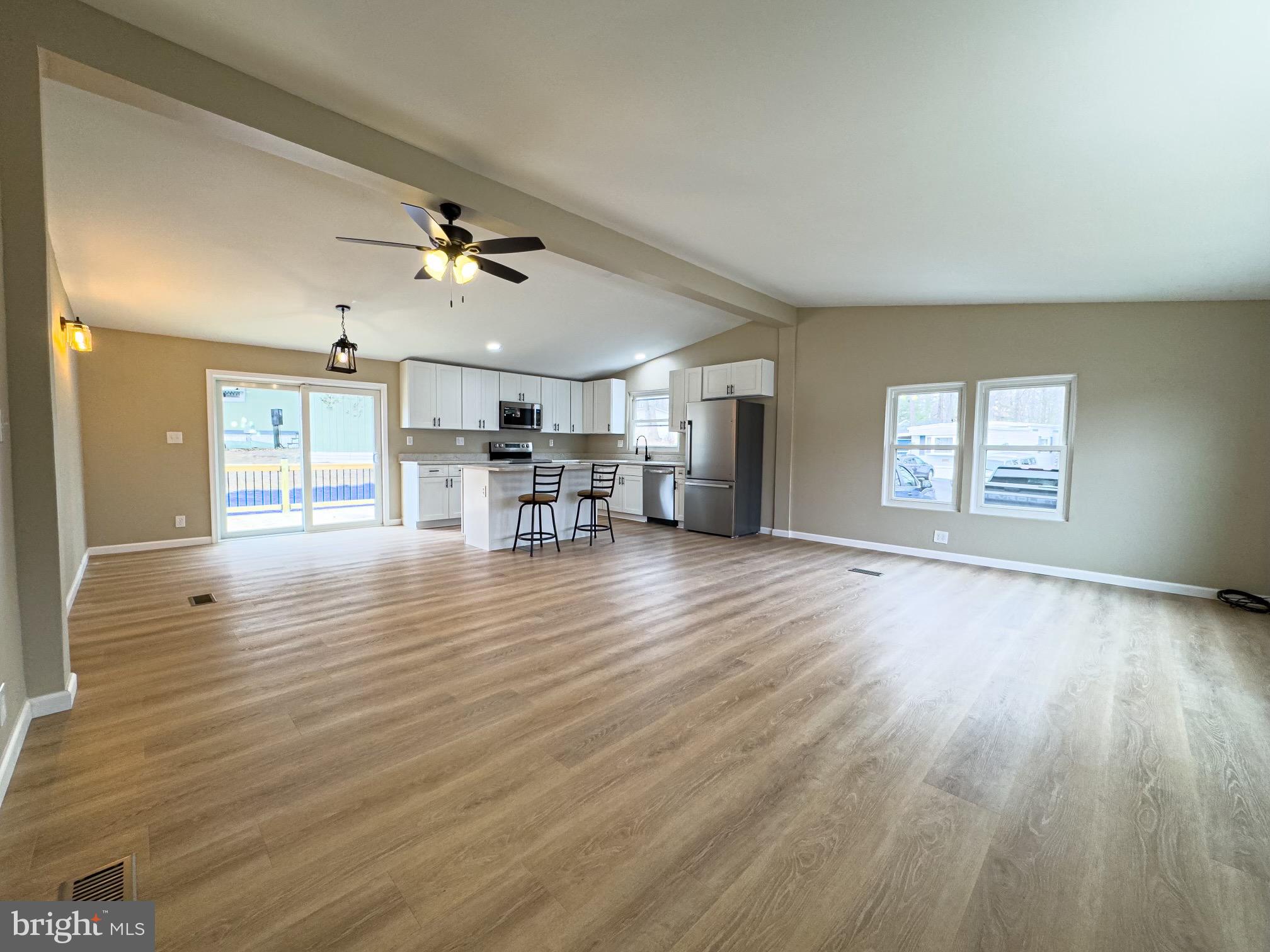 MELODYLAKESCNTRYCLUB - Residential