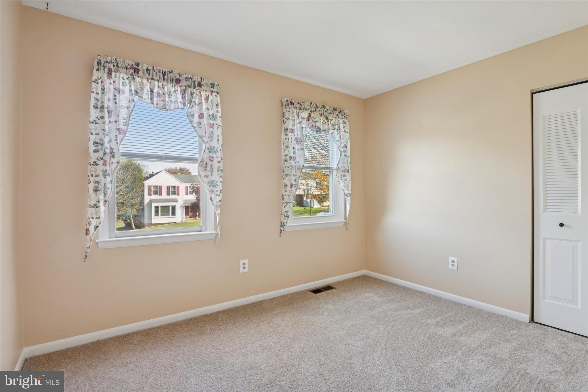 NAAMANS WOODS - Residential