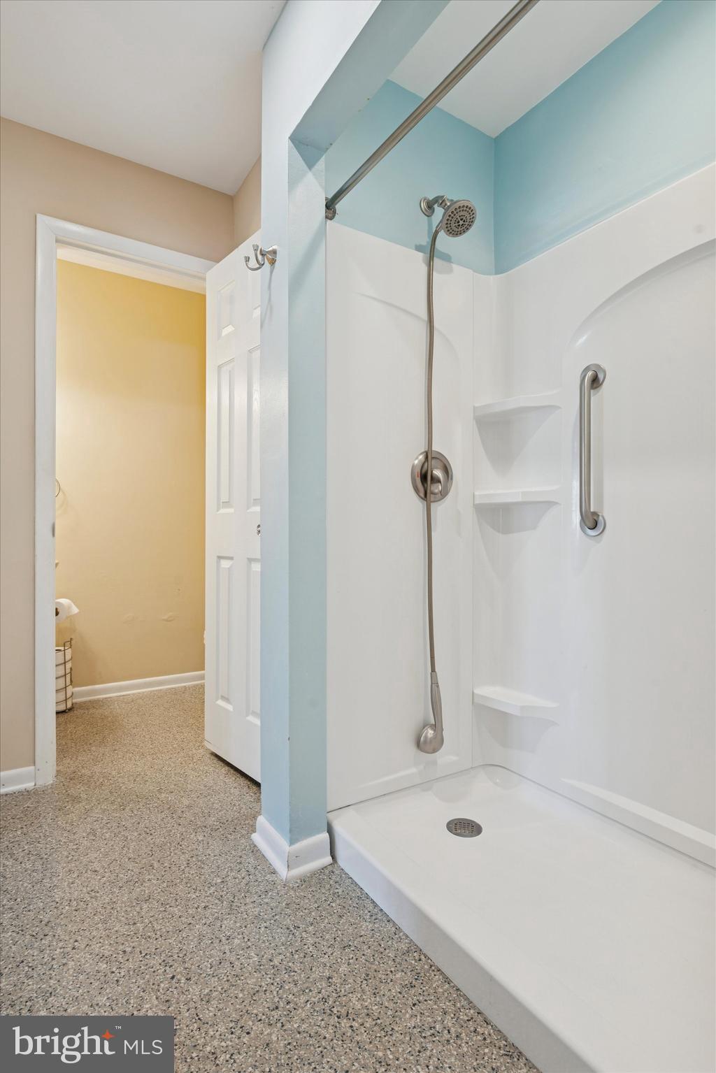 NAAMANS WOODS - Residential