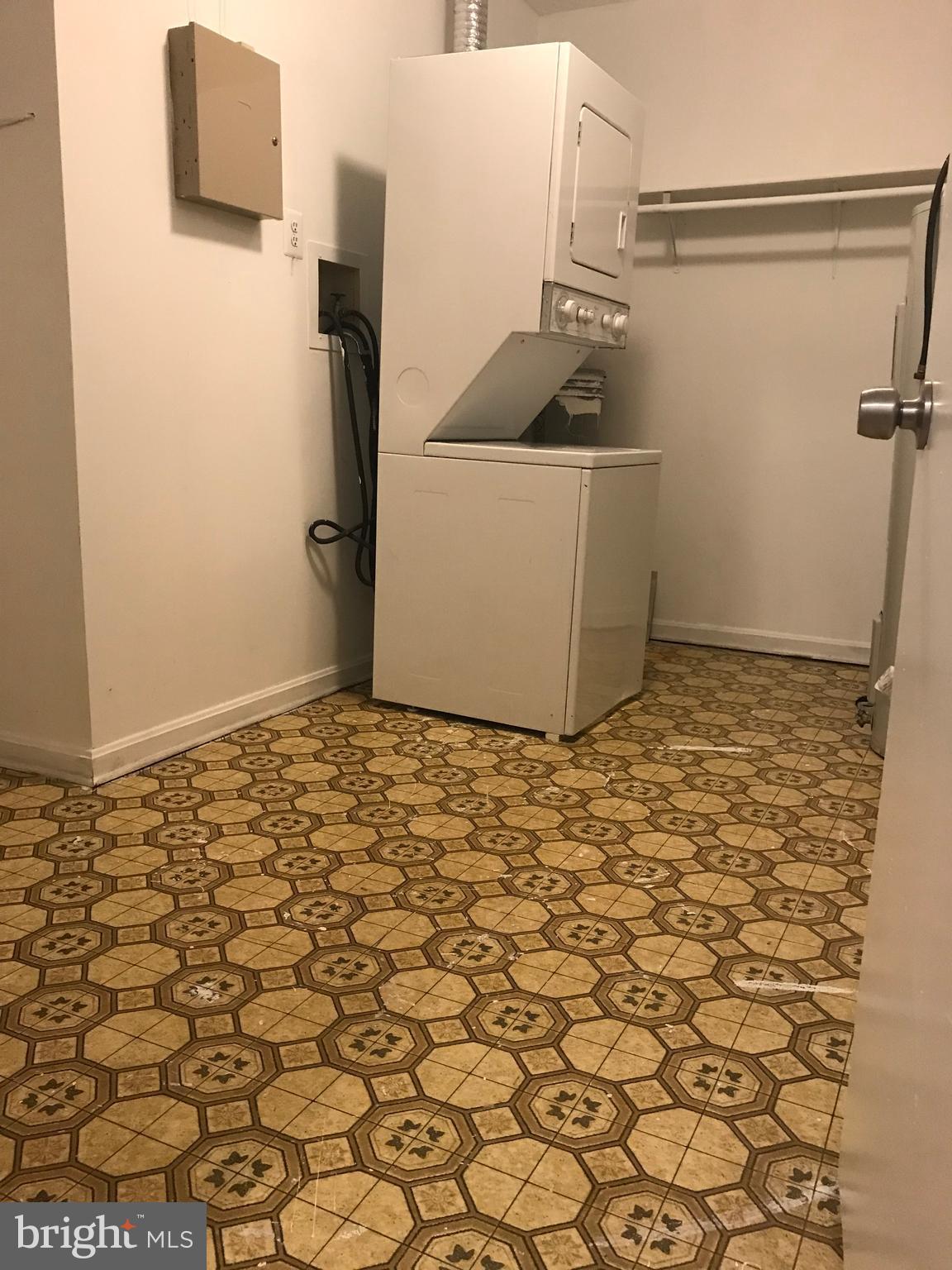 ENTERPRISE KNOLLS - Residential Lease