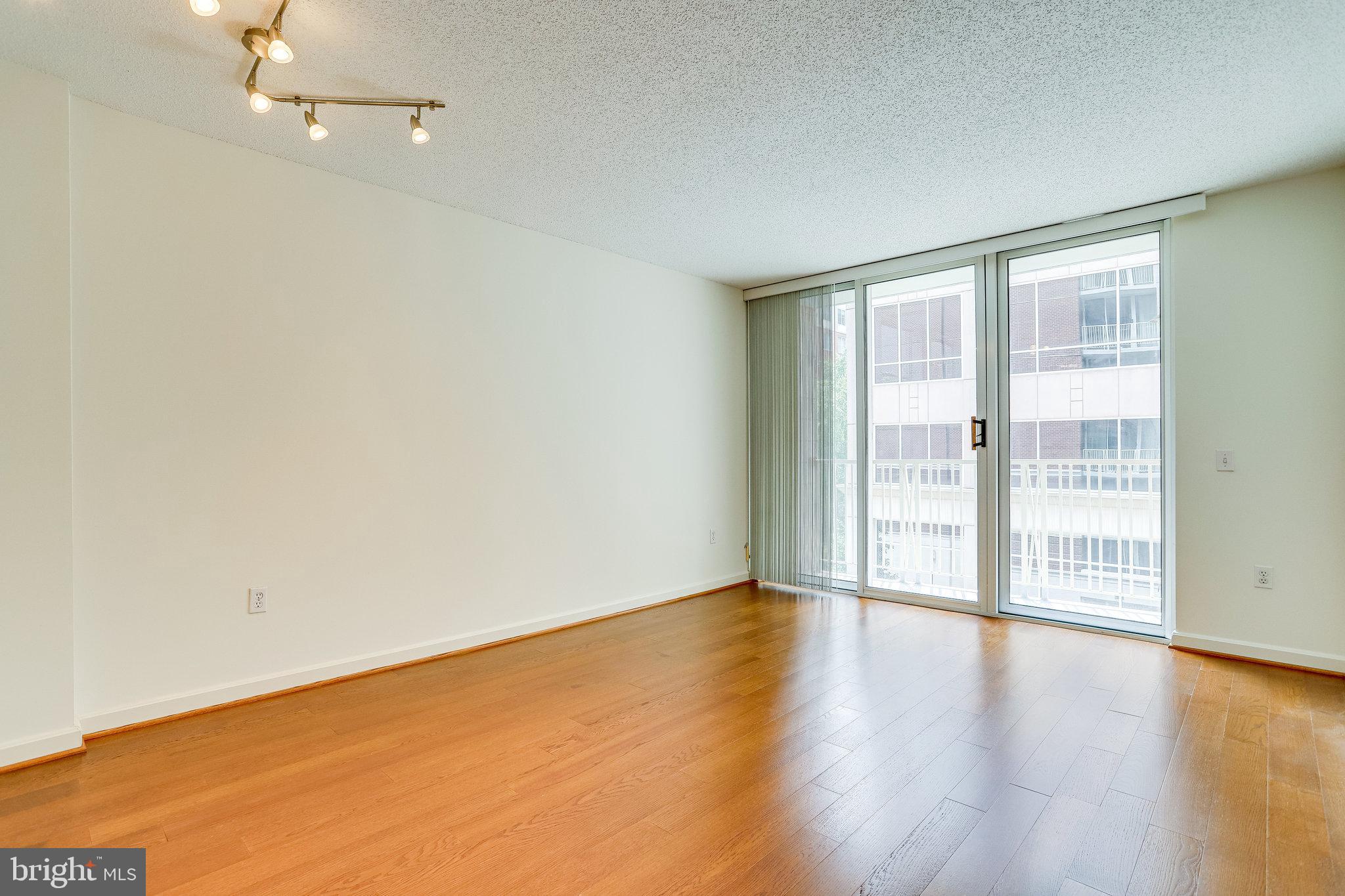 BALLSTON 880 - Residential