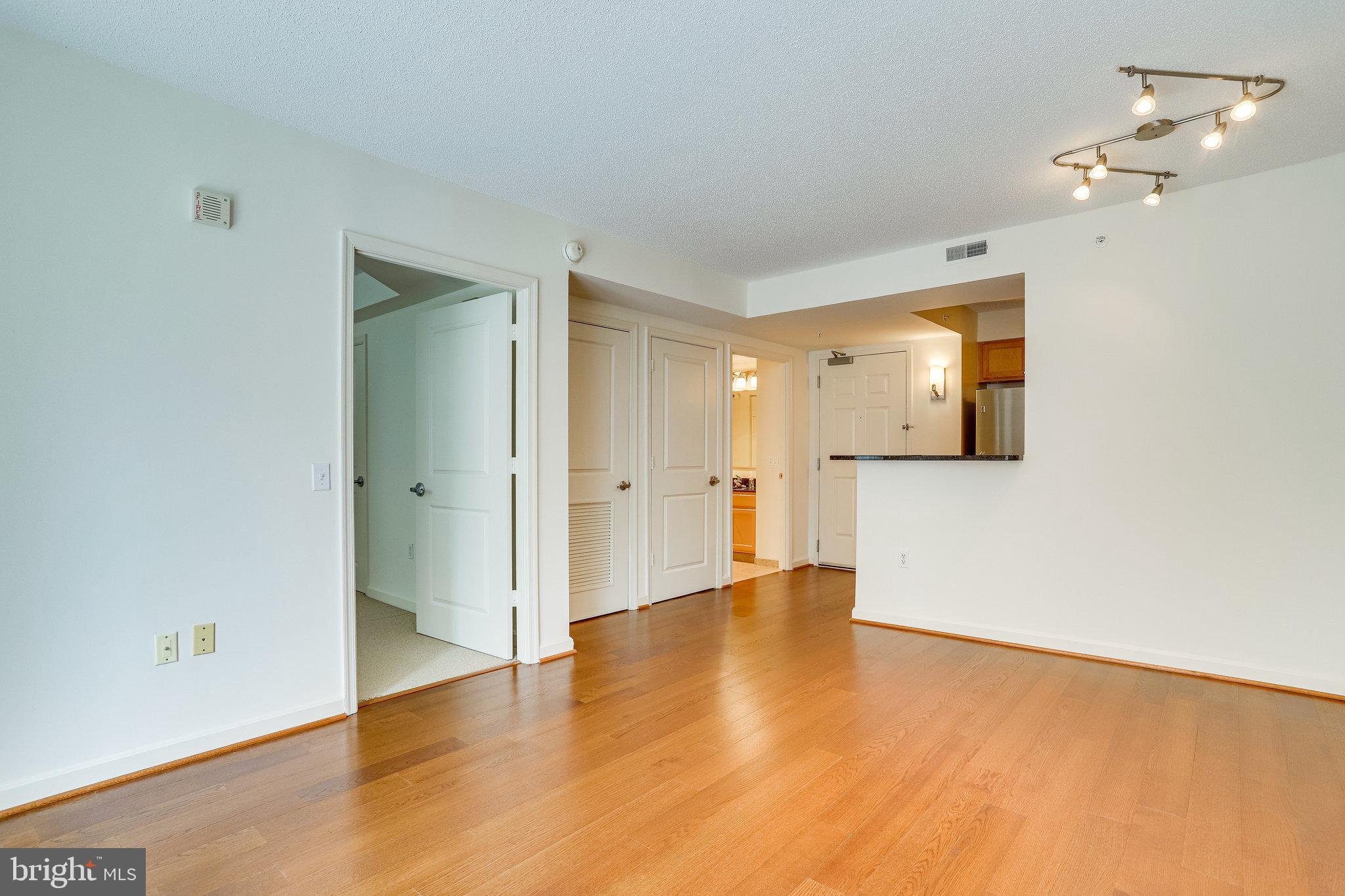 BALLSTON 880 - Residential