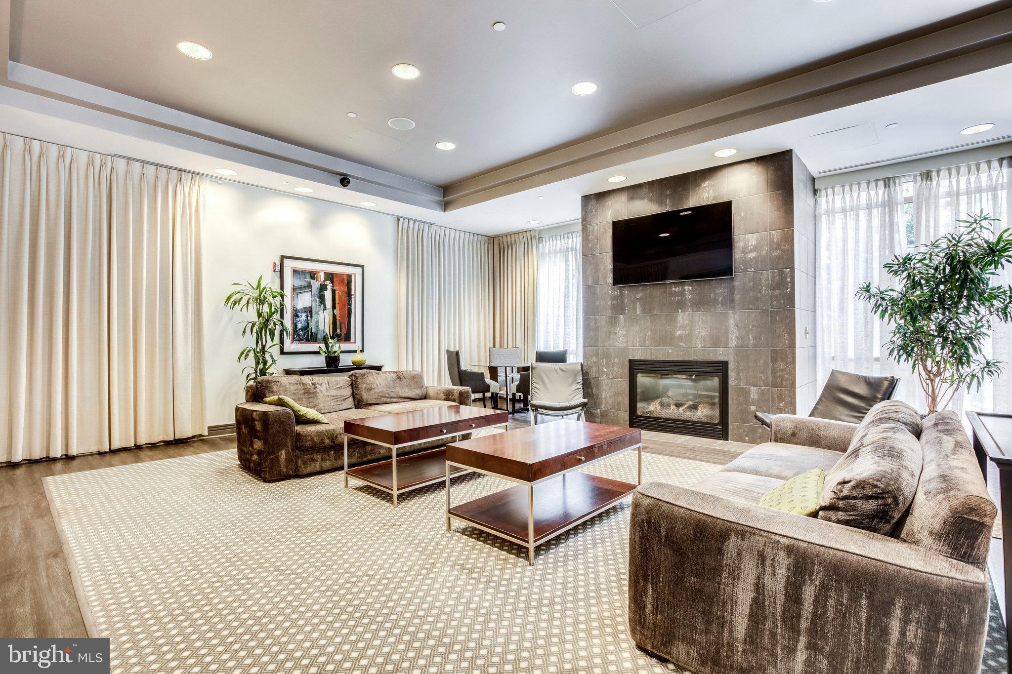 BALLSTON 880 - Residential