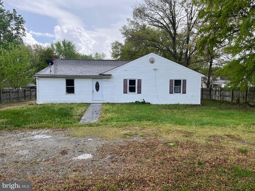 (ALMOST AN ACRE OF LAND) NICE 4 BEDROOM 3 FULL BATH LARGE  REMODELED HOME ON GREAT SECLUDED OVER SIZED LOT, WITH 3 SPACE DETACHED GARAGE / WORKSHOP, PERFECT FOR SOME ONE THAT  NEEDS PLENTY OF PARKING AND STORAGE AREA, CONVENIENTLY LOCATED NEAR OCCOQUAN AREA,  ONLY A FEW MINUTES DRIVE TO FORT BELVOIR, QUANTICO AND EASY ACCESS TO DC. THANK YOU FOR SHOWING.