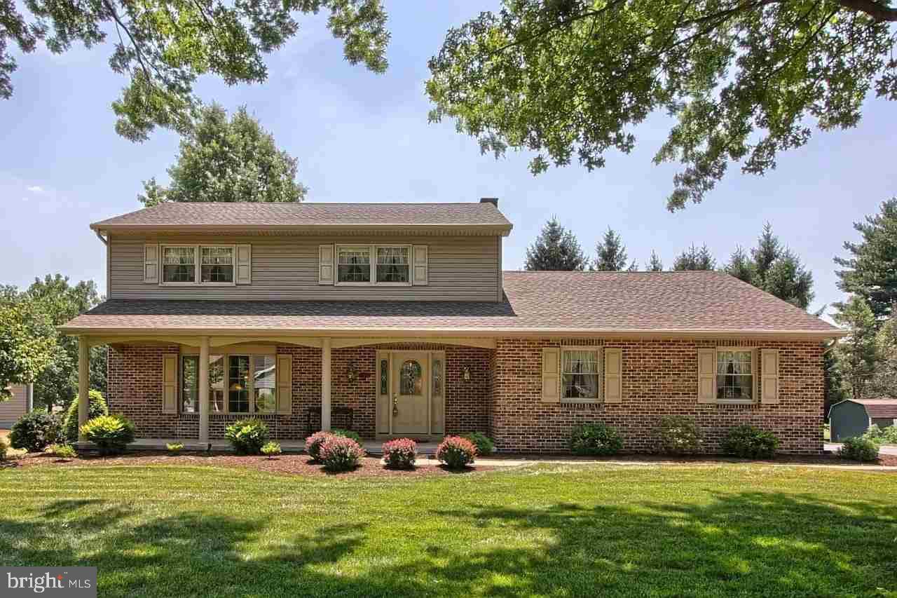 Central Schools, Manchester Twp, Remarkable Home Features: New Carpet, Fresh paint Eat-in Keener Cherry kit w/corian counter tops & sink, recipe desk & pantry. 1st flr Fam Rm w/brick gas log fireplace. Crown molding & chair rail. 1st flr laundry/powder rm. Master suite w/private bath & WI closet. Updated Roof, Siding, Gutters & Downspouts Windows, Furnace, CAC.