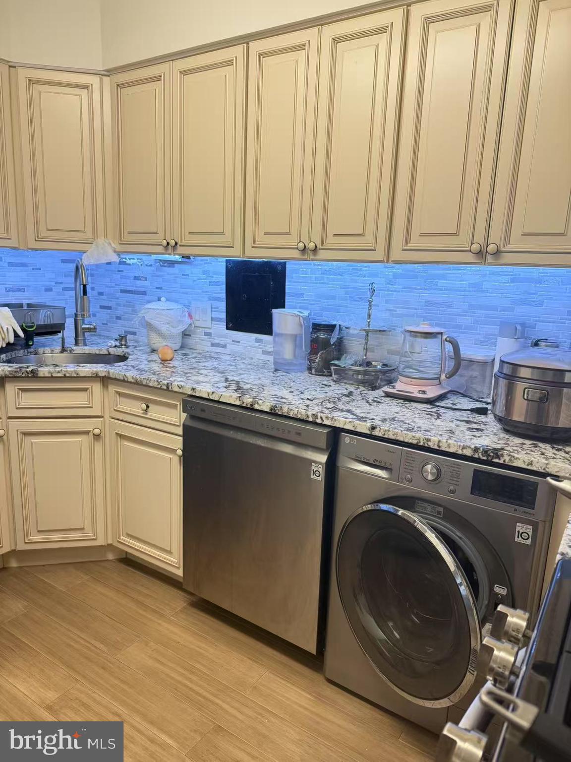 SUTTON TERRACE - Residential