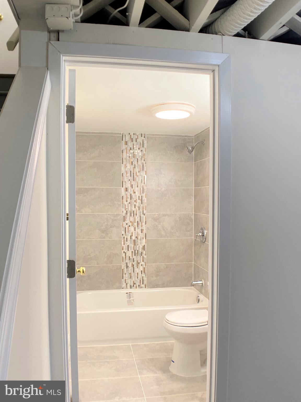 ESSEX - Residential Lease