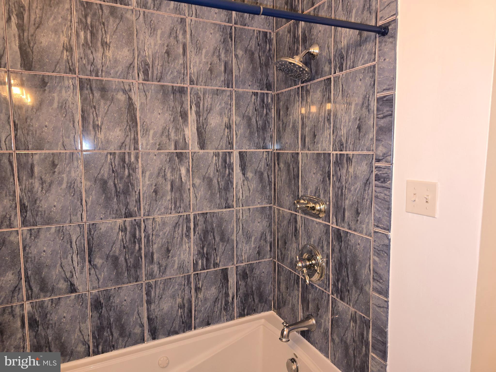 TREETOP CONDO - Residential