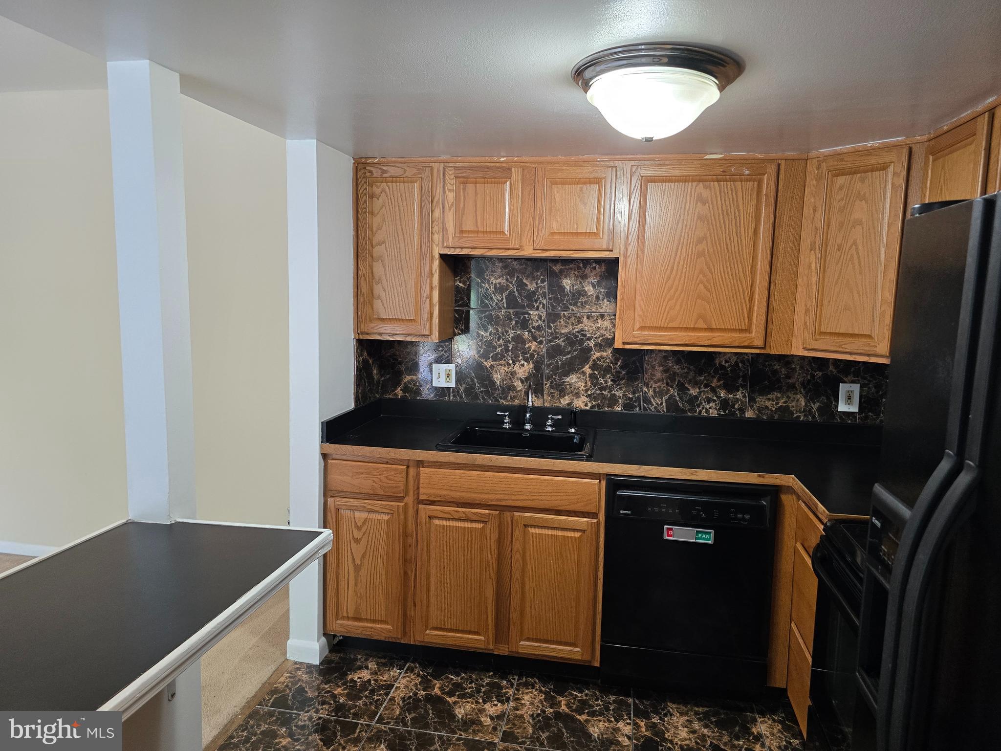 TREETOP CONDO - Residential