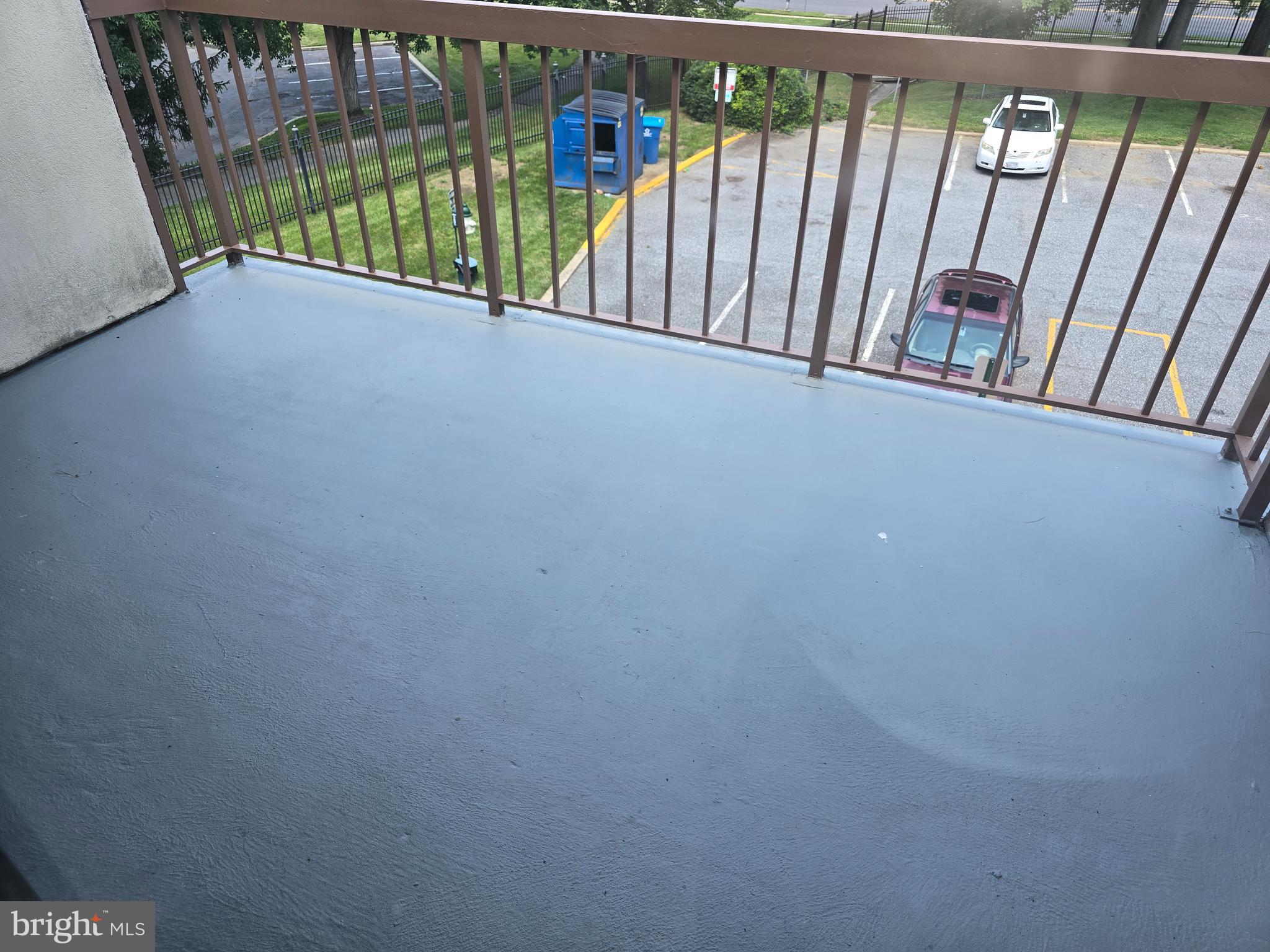 TREETOP CONDO - Residential