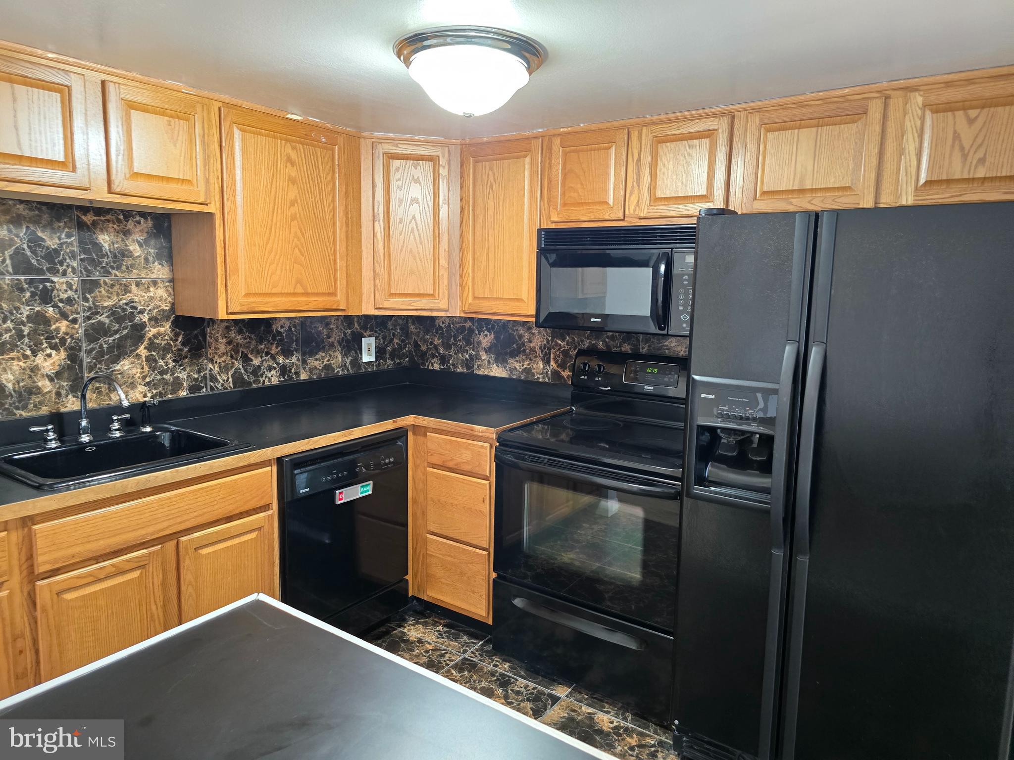 TREETOP CONDO - Residential