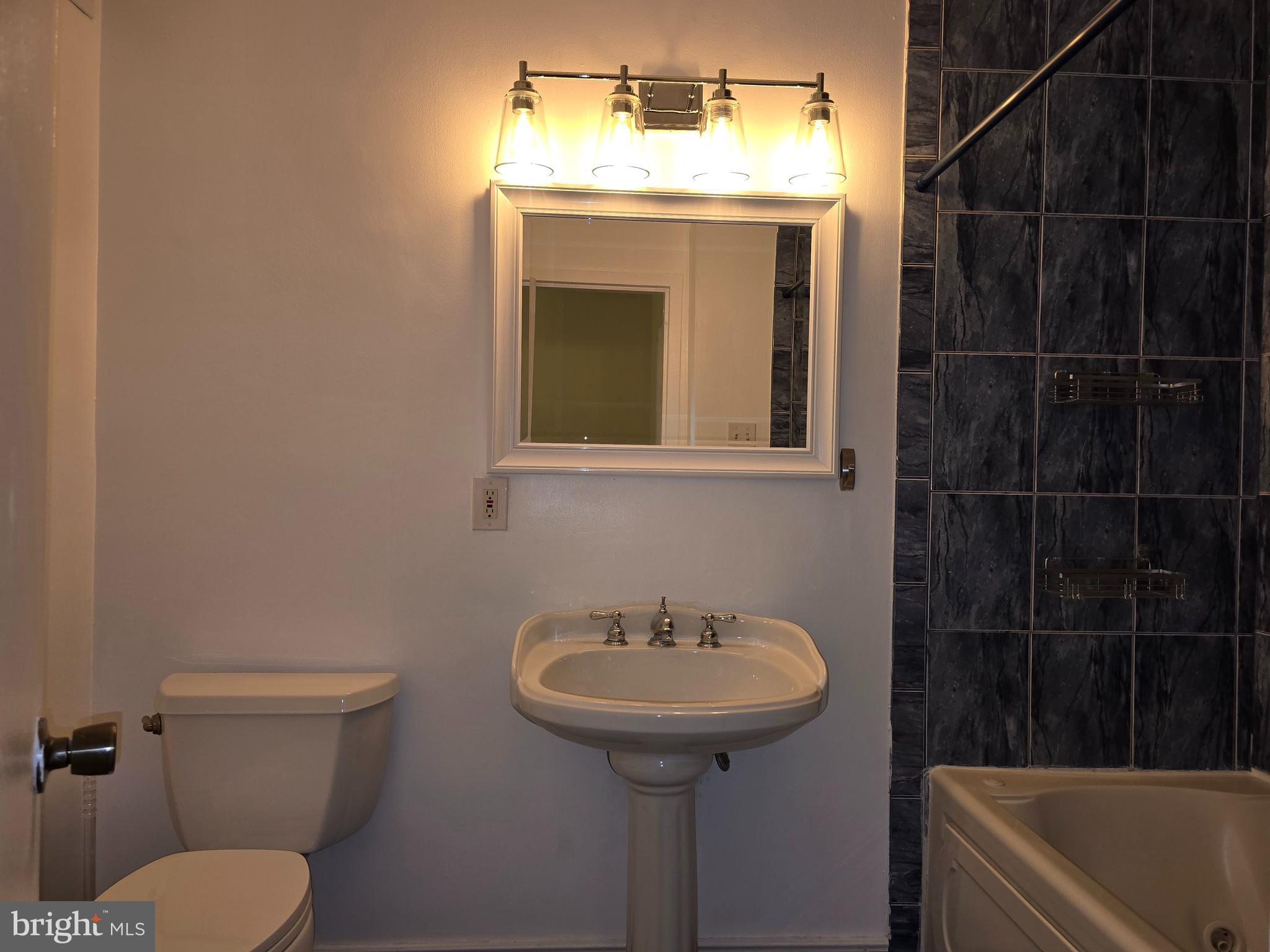 TREETOP CONDO - Residential