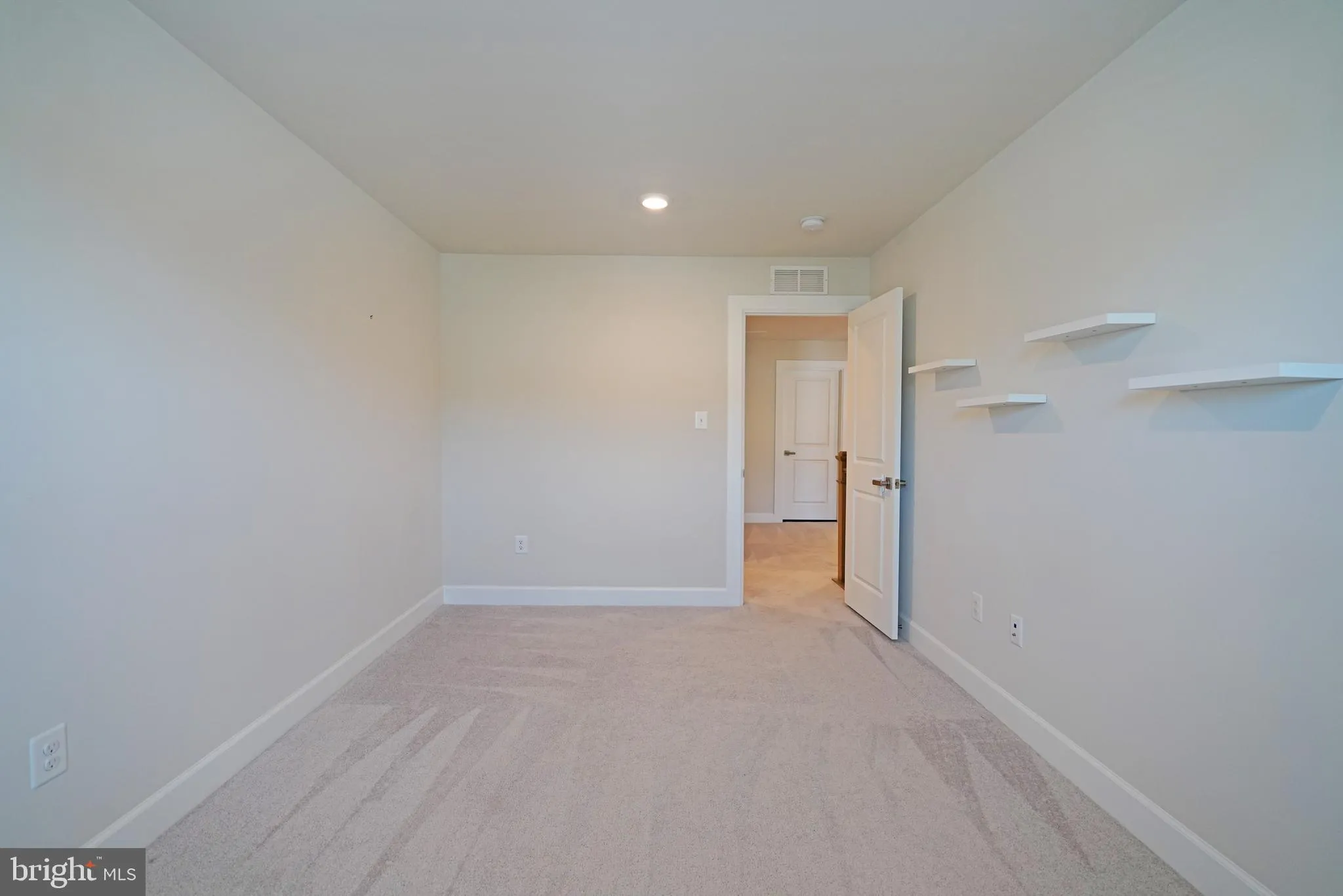 Lewes, Delaware 19958, United States, 3 Bedrooms Bedrooms, ,3 BathroomsBathrooms,Residential,Pending,128384