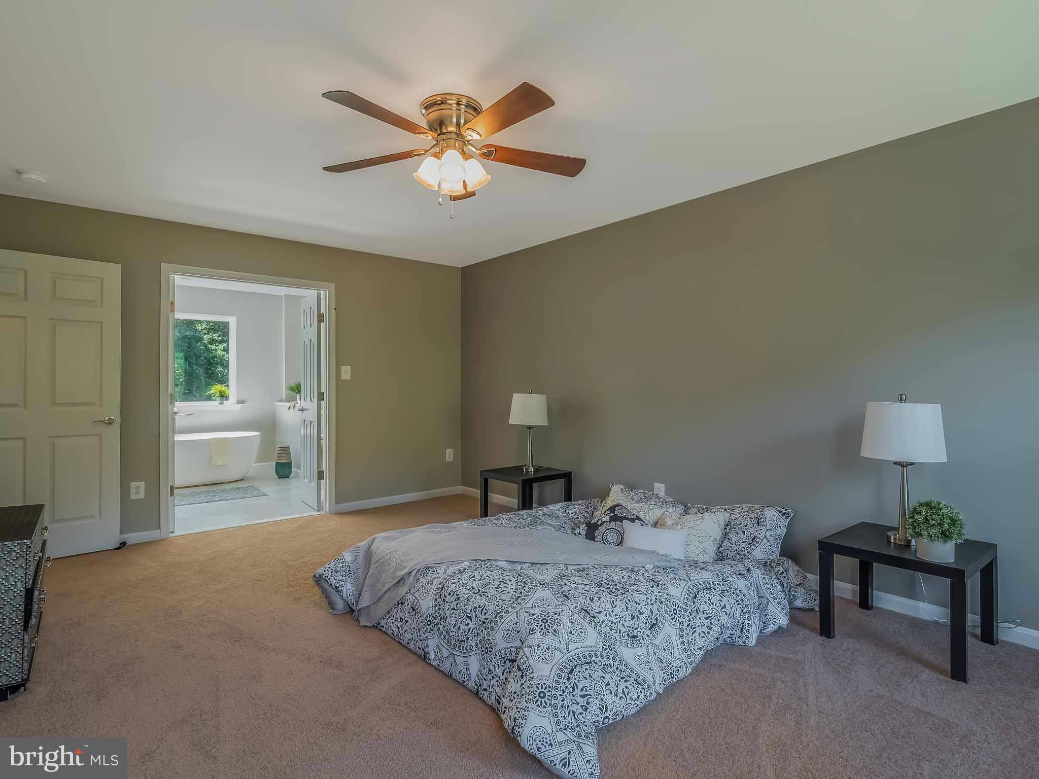 COVE LAKE - Residential