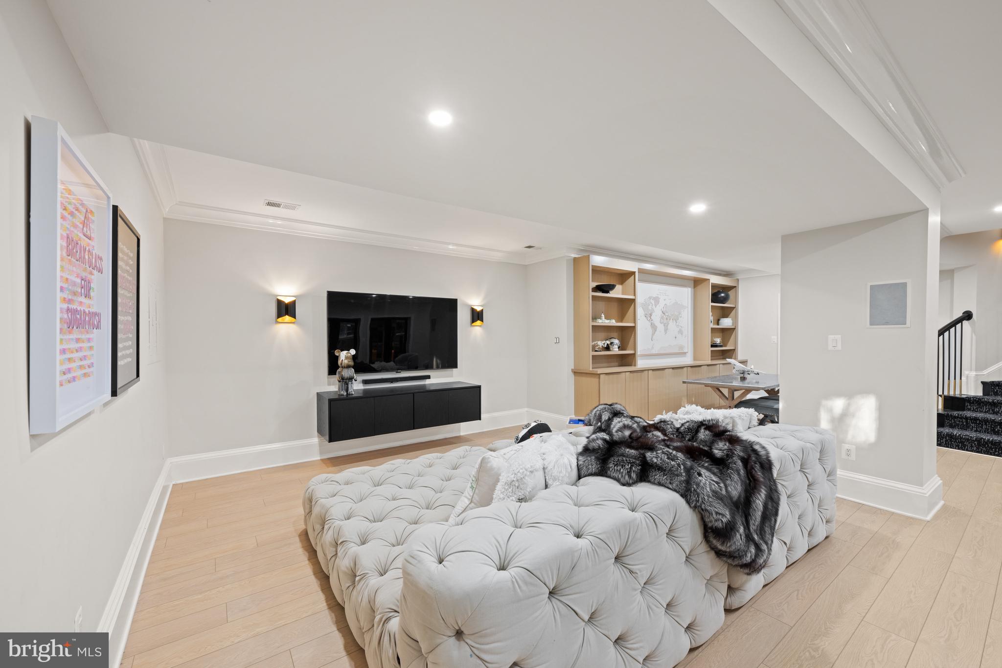 FOXHALL OF MCLEAN - Residential