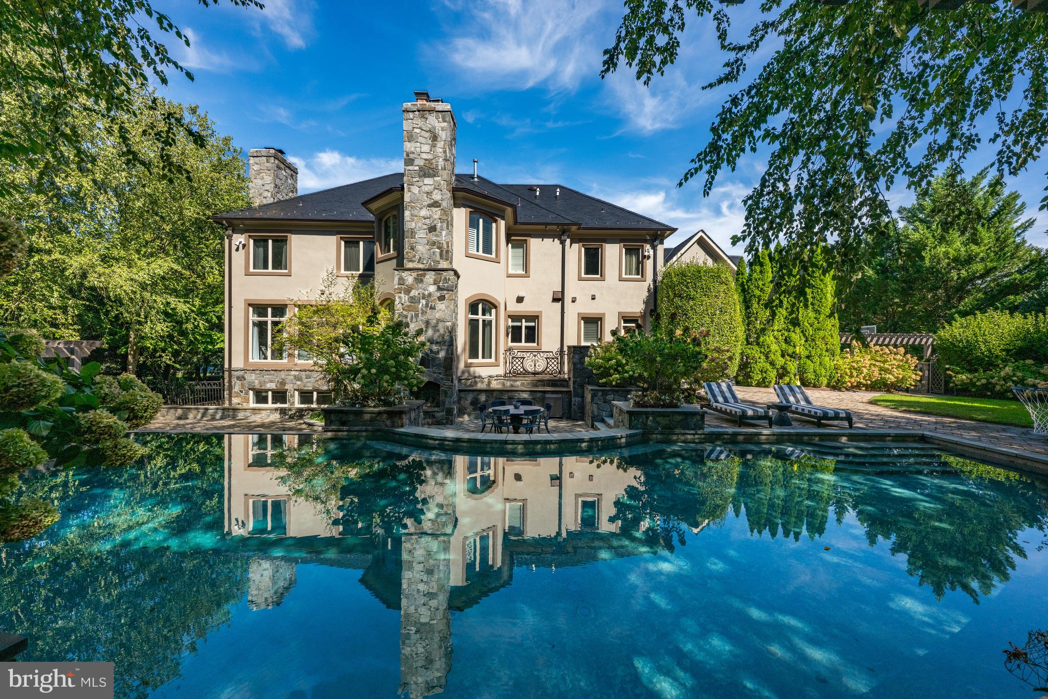 8305 FOX HAVEN DRIVE