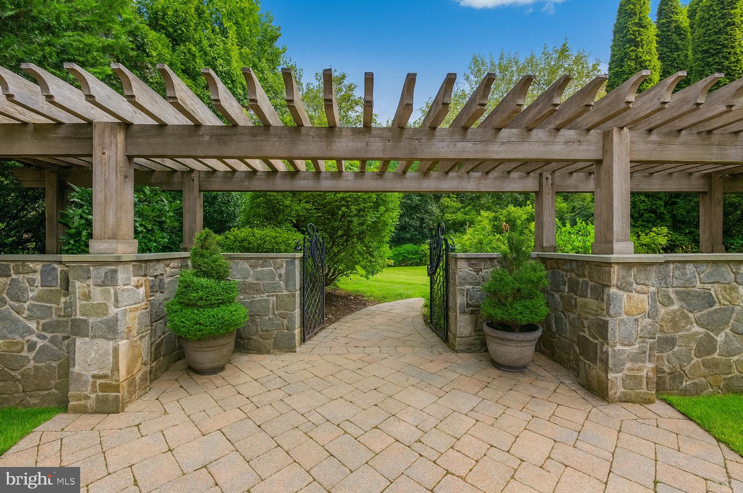 8305 FOX HAVEN DRIVE