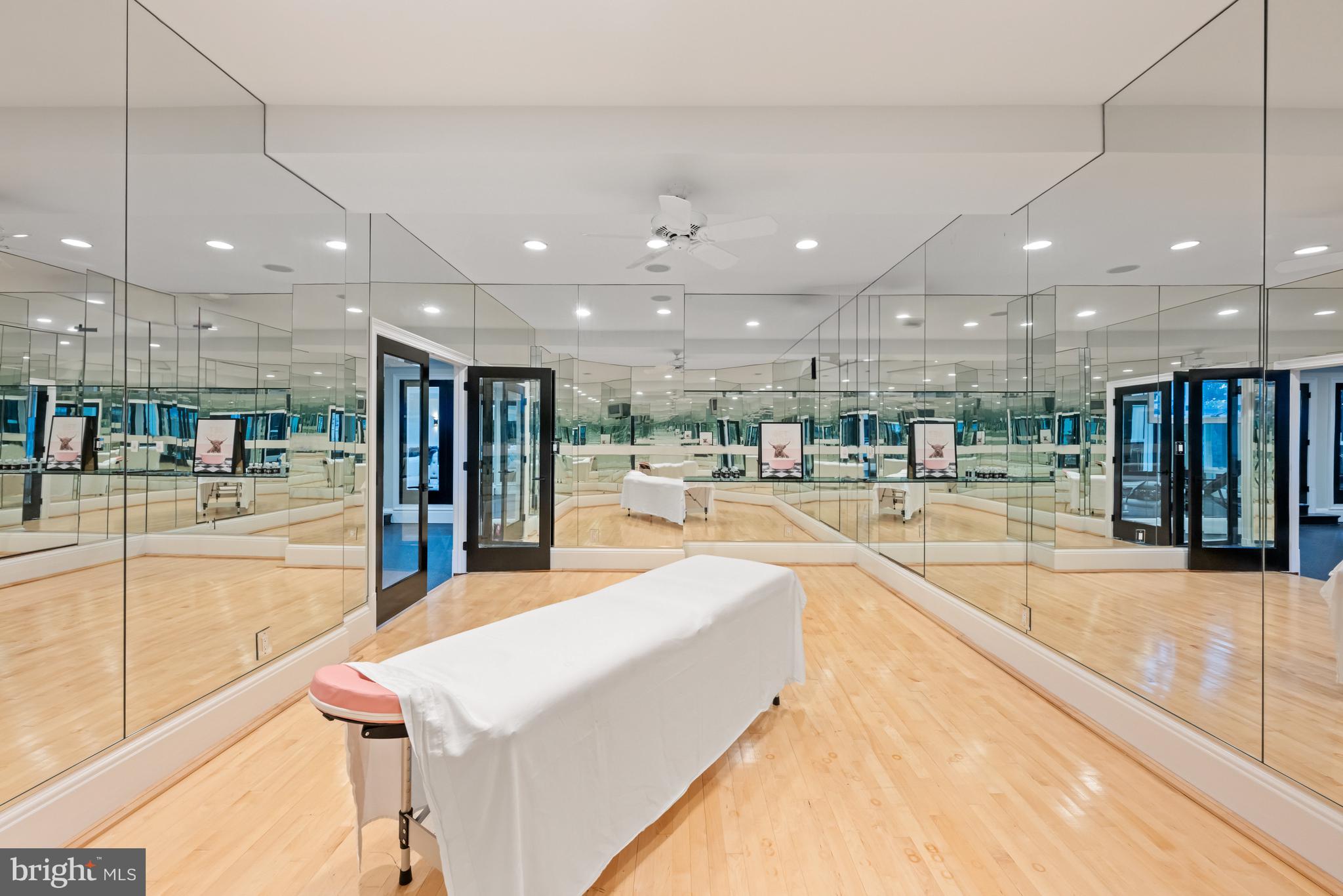 FOXHALL OF MCLEAN - Residential