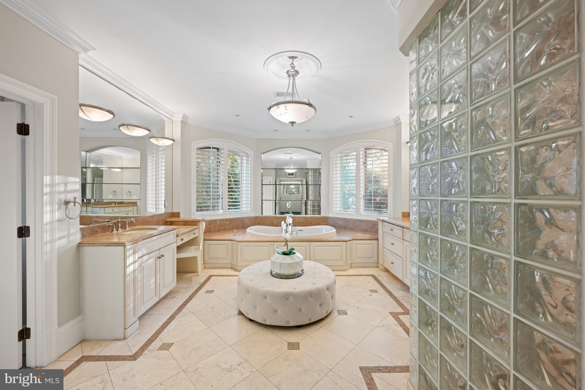 FOXHALL OF MCLEAN - Residential