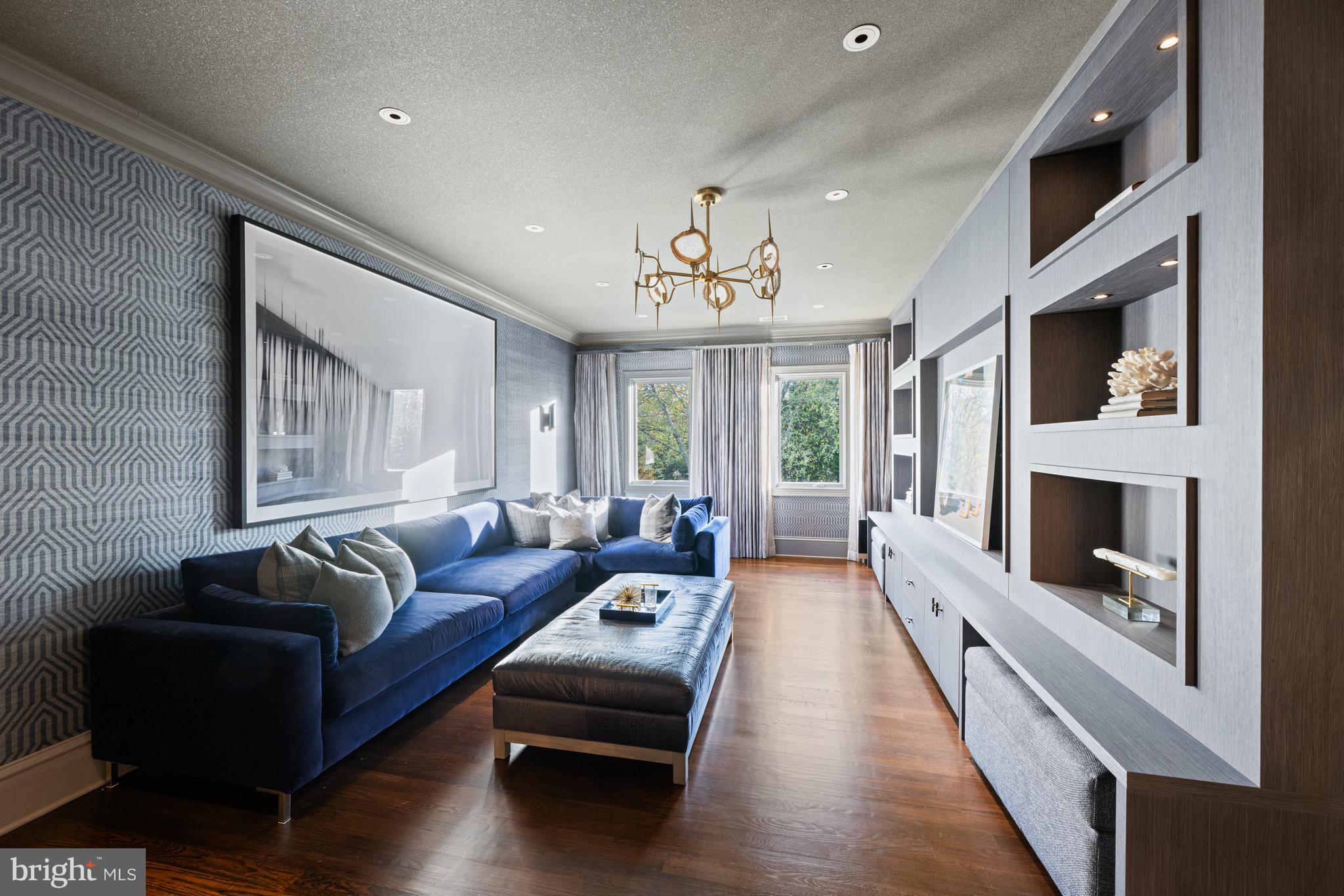 FOXHALL OF MCLEAN - Residential