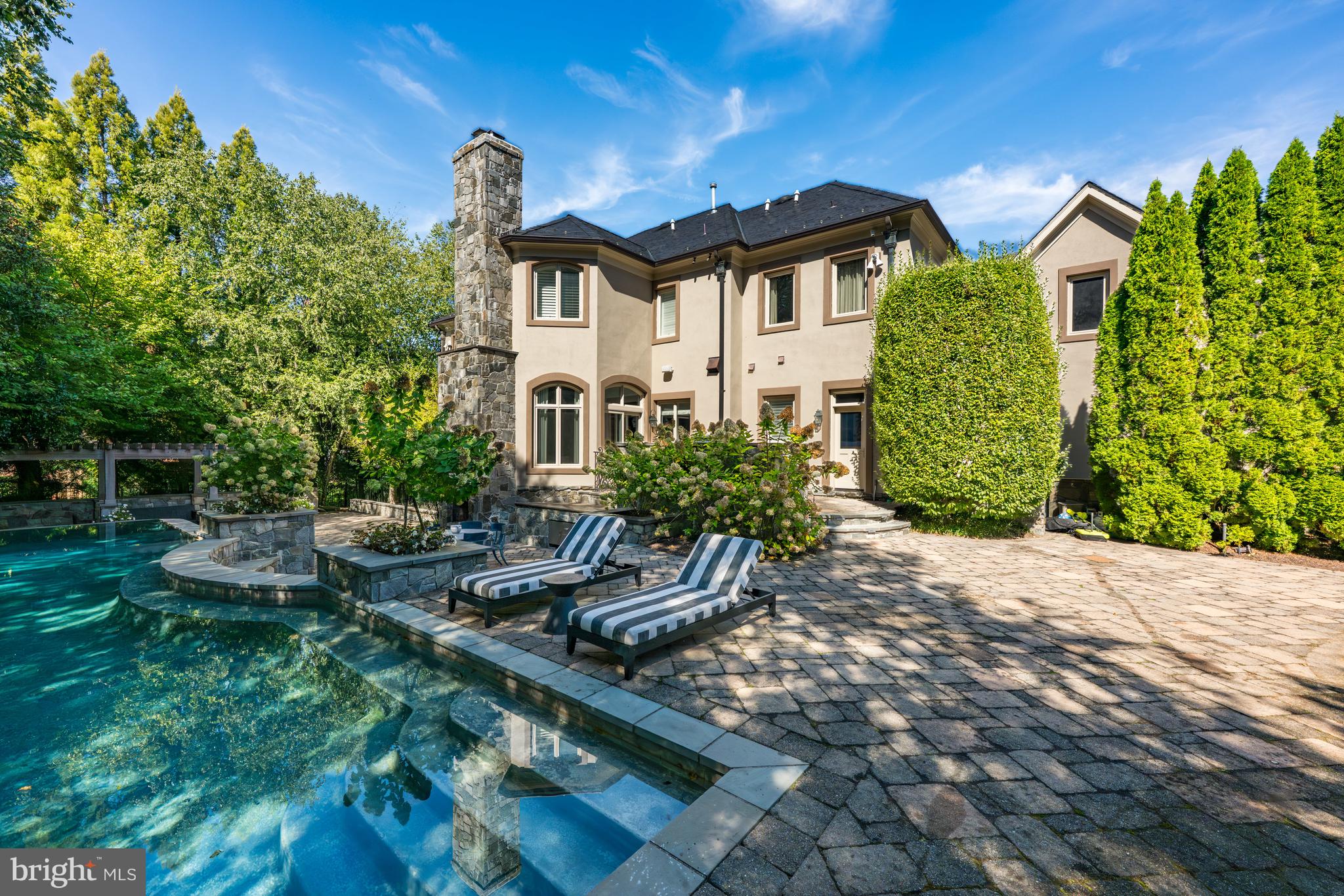 8305 FOX HAVEN DRIVE