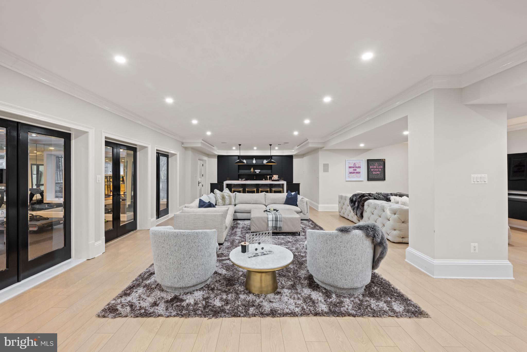 FOXHALL OF MCLEAN - Residential