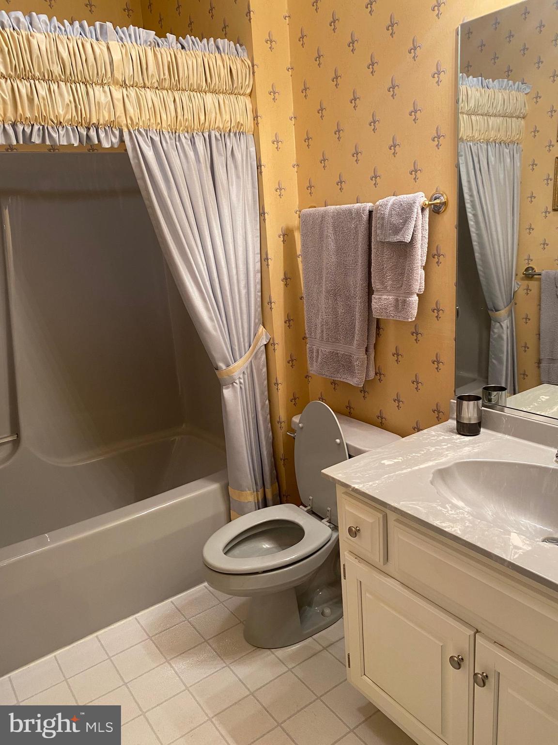 ALBERT COURTS - Residential